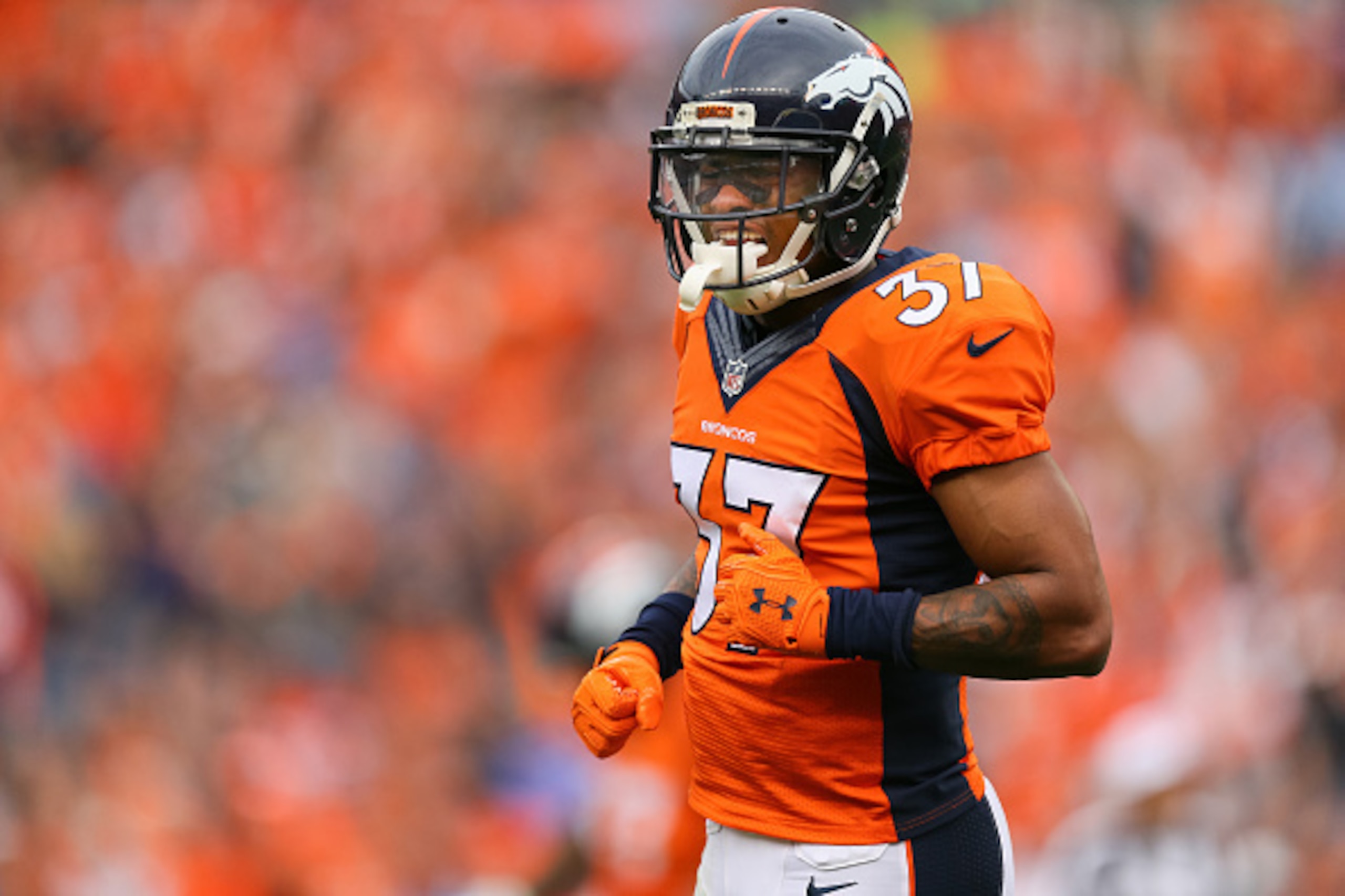 DENVER, CO - OCTOBER 30:  Cornerback Lorenzo Doss #37 of the Denver Broncos in action against the San Diego Chargers at Sports Authority Field at Mile High on October 30, 2016 in Denver, Colorado. (Photo by Justin Edmonds/Getty Images)