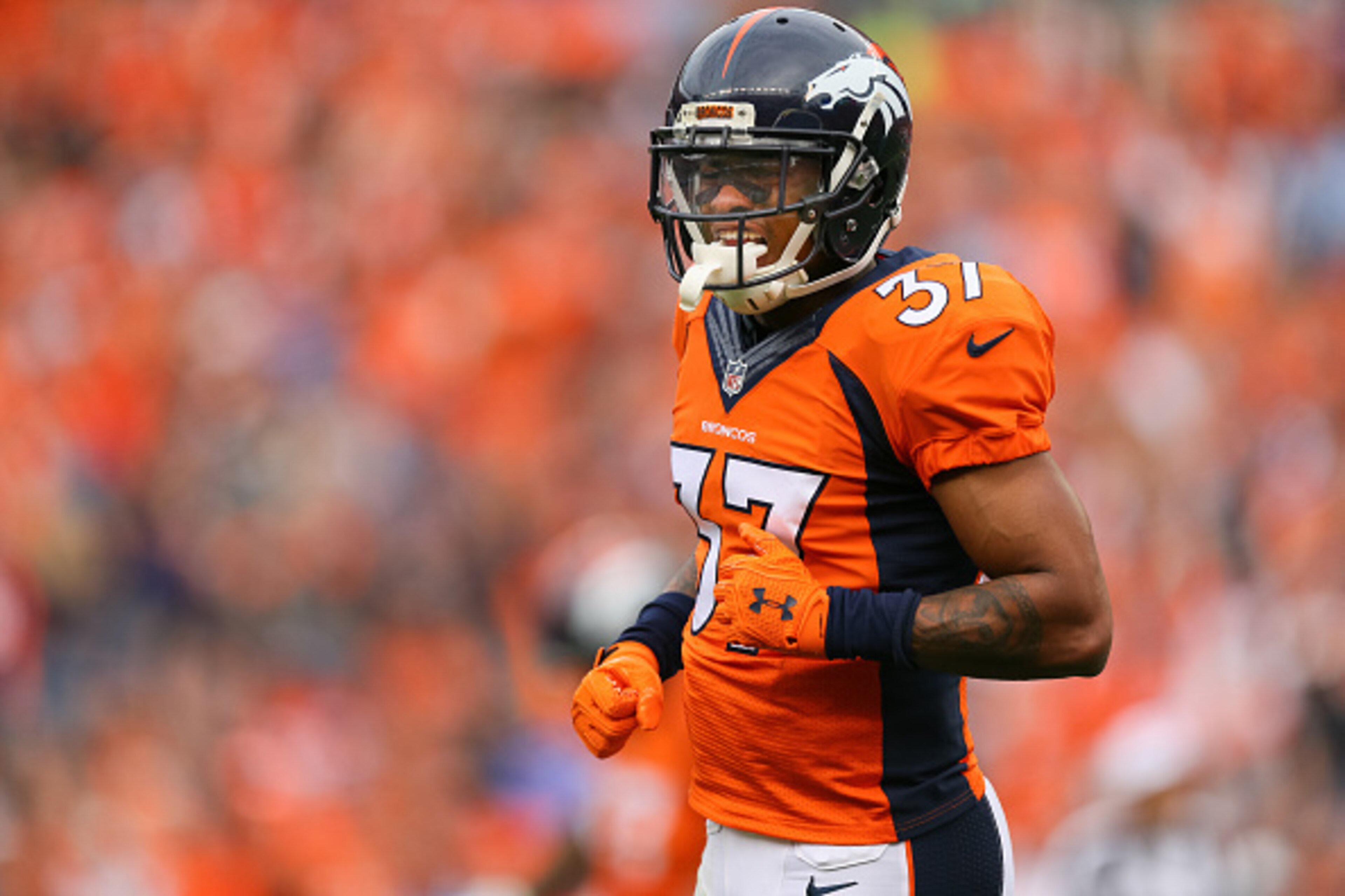 DENVER, CO - OCTOBER 30:  Cornerback Lorenzo Doss #37 of the Denver Broncos in action against the San Diego Chargers at Sports Authority Field at Mile High on October 30, 2016 in Denver, Colorado. (Photo by Justin Edmonds/Getty Images)