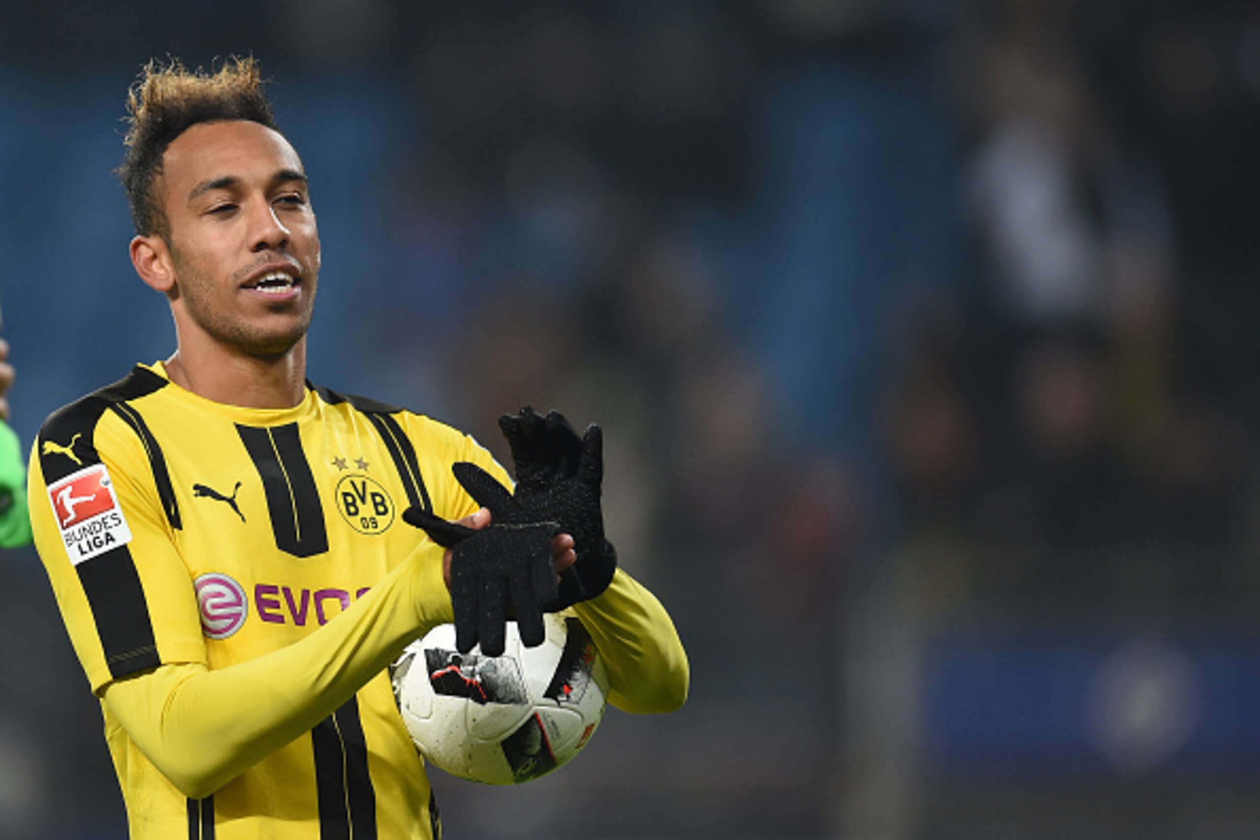 Dortmund's Gabonese forward Pierre-Emerick Aubameyang applauds after the German first division Bundesliga football match between Hamburg SV and BVB Borussia Dortmund in Hamburg, northern Germany, on November 5, 2016. / AFP / CARMEN JASPERSEN / RESTRICTIO Dortmund's Gabonese forward Pierre-Emerick Aubameyang applauds after the German first division Bundesliga football match between Hamburg SV and BVB Borussia Dortmund in Hamburg, northern Germany, on November 5, 2016. / AFP / CARMEN JASPERSEN / RESTRICTIO