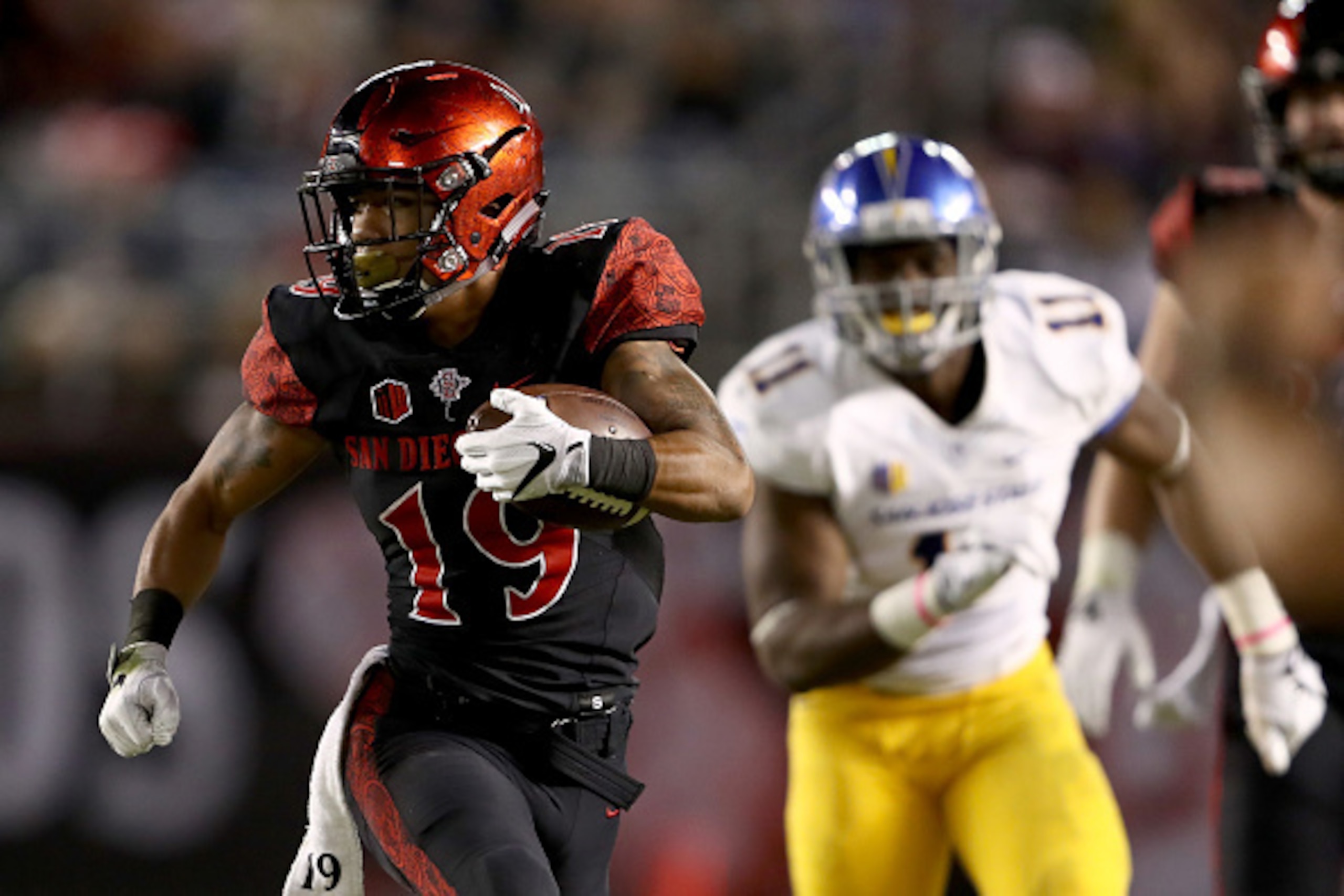 SAN DIEGO, CA - OCTOBER 21:  Donnel Pumphrey #19 of the San Diego State Aztecs runs upfield during the second half of a game against the San Jose State Spartans  at Qualcomm Stadium on October 21, 2016 in San Diego, California.  (Photo by Sean M. Haffey/G