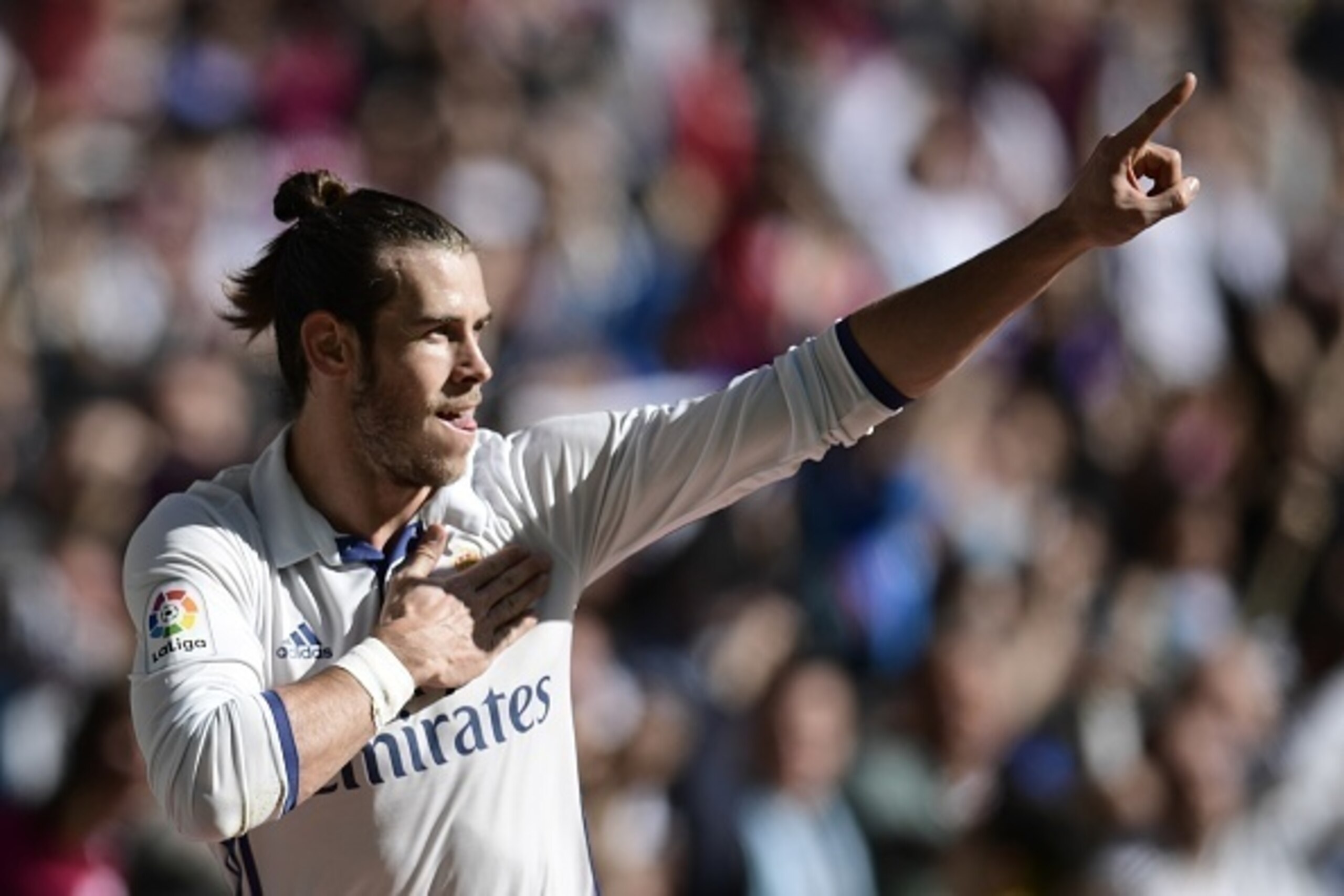 Real Madrid's Welsh forward Gareth Bale celebrates after scoring a goal during the Spanish league football match Real Madrid CF vs Club Deportivo Leganes SAD at the Santiago Bernabeu stadium in Madrid  on November 6, 2016. / AFP / JAVIER SORIANO        (P