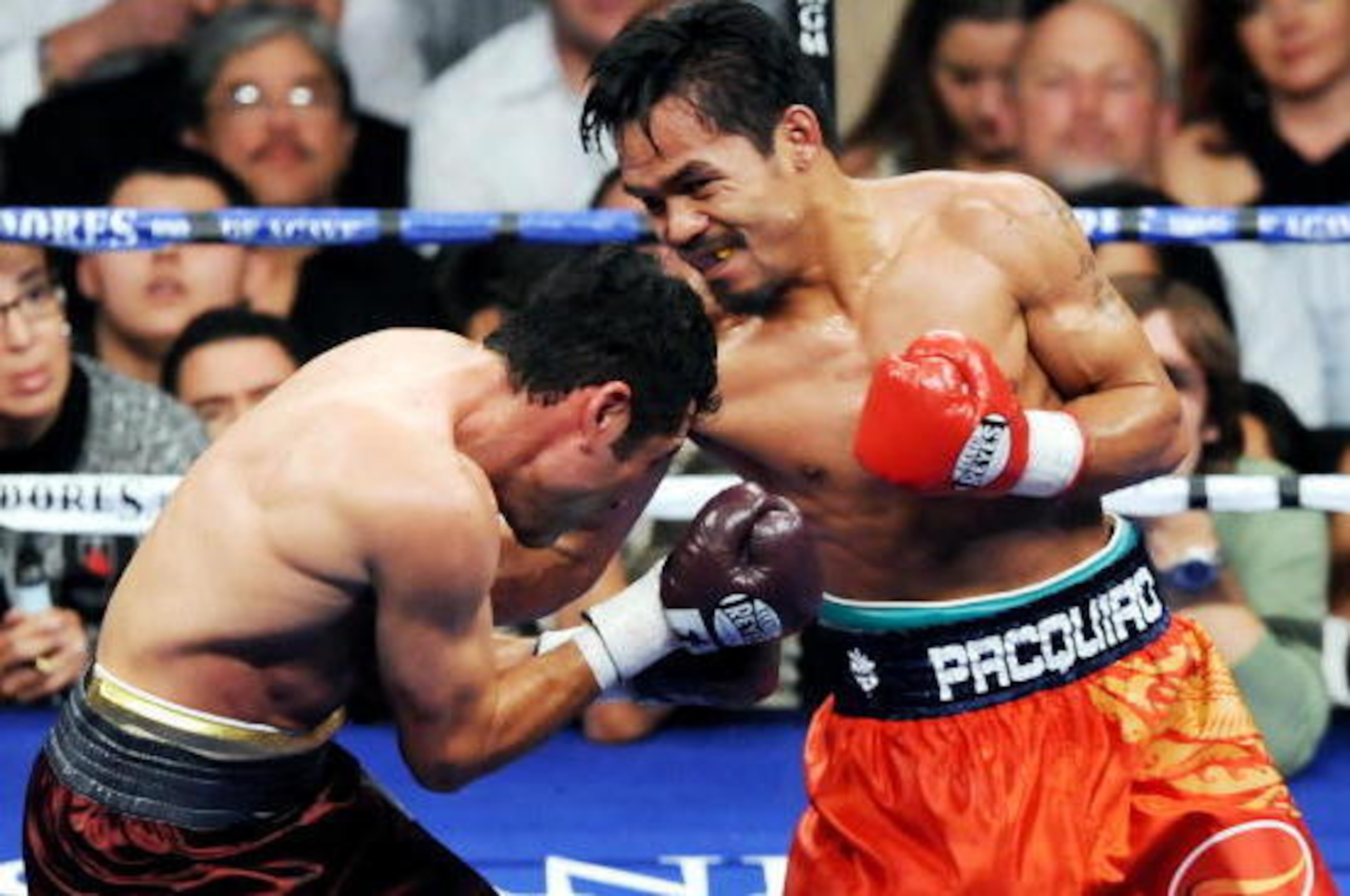 Manny Pacquiao (R) of the Philippines connects a punch on the face of Oscar de la Hoya of US during their welterweights showdown at the MGM Grand Garden Arena in Las Vegas, Nevada, on December 6, 2008. Filipino boxing icon Pacquiao stopped Oscar de la Hoy