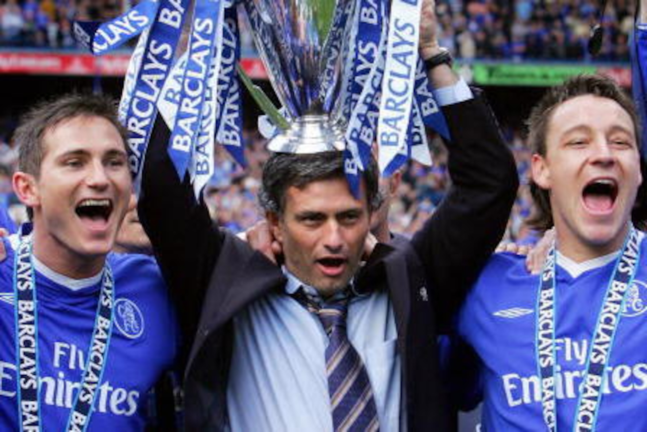 (FILES) Chelsea's Manager Jose Mourinho (C) holds aloft the Barclays Premiership trophy beside Frank Lampard (L) and John Terry (R) during the celebrations after the game against Charlton at Stamford Bridge in London, 07 May 2005. Jose Mourinho's three-ye