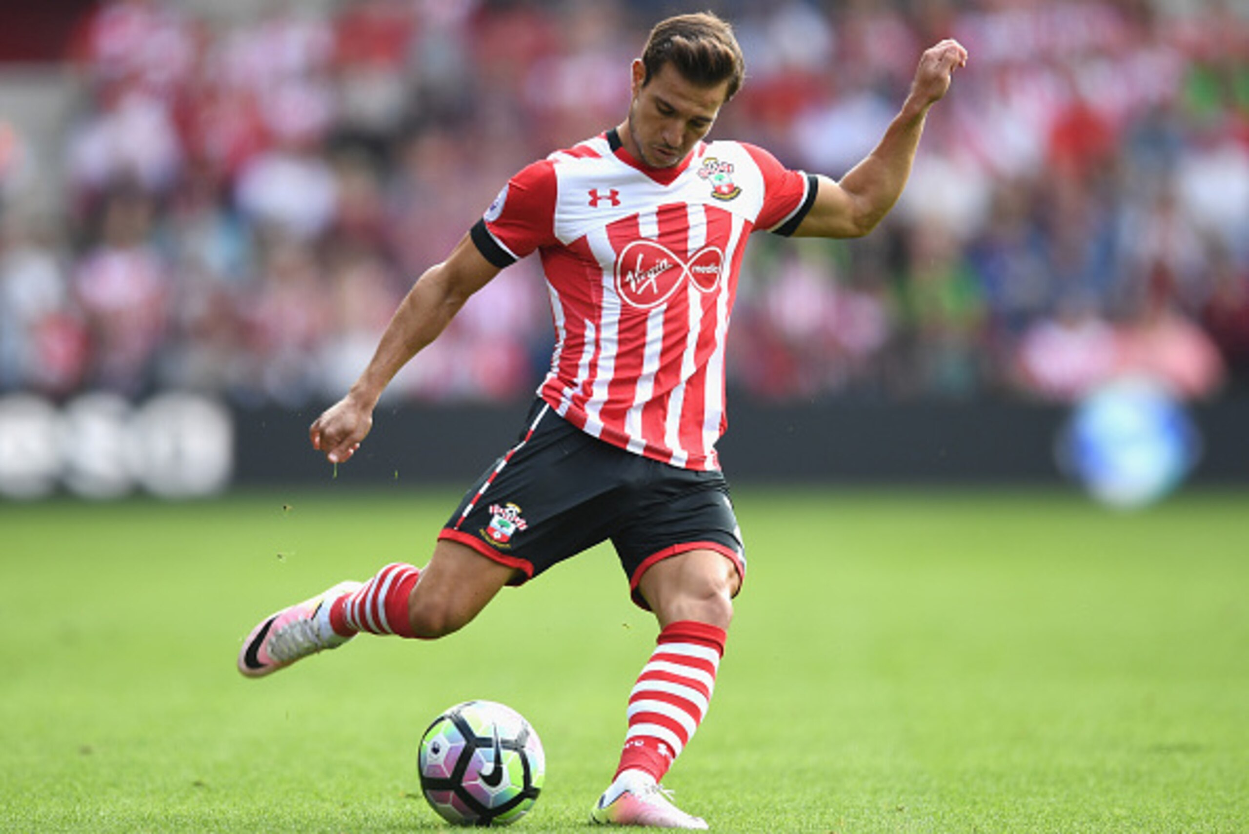 SOUTHAMPTON, ENGLAND - SEPTEMBER 18: Cedric Soares of Southampton in action during the Premier League match between Southampton and Swansea City at St Mary's Stadium on September 18, 2016 in Southampton, England.  (Photo by Michael Regan/Getty Images)