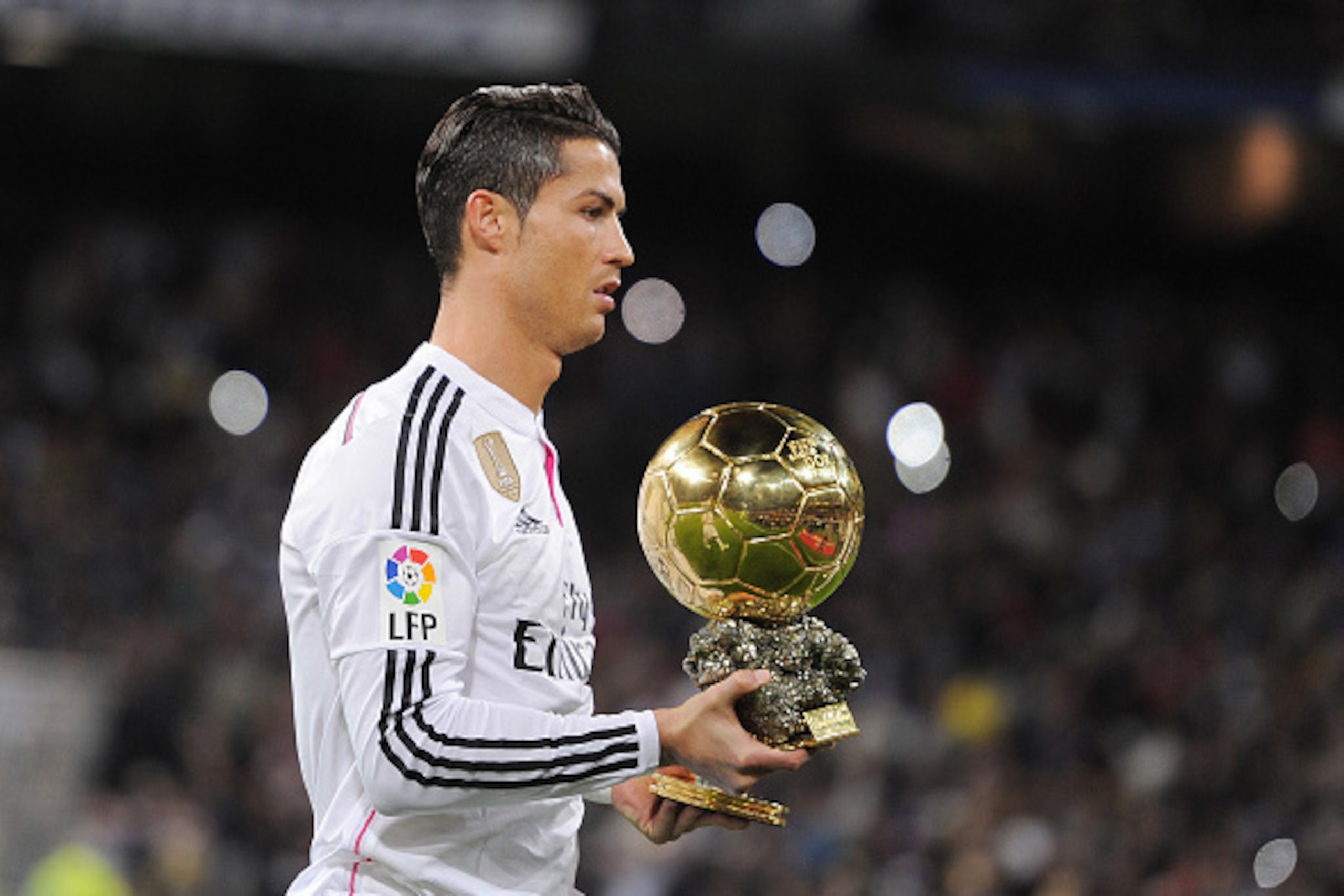MADRID, SPAIN - JANUARY 15:  Cristiano Ronaldo of Real Madrid salutes with his FIFA Ballon d'Or before the Copa del Rey Round of 16, Second leg match between Real Madrid and Atletico de Madrid at Estadio Santiago Bernabeu on January 15, 2015 in Madrid, Sp