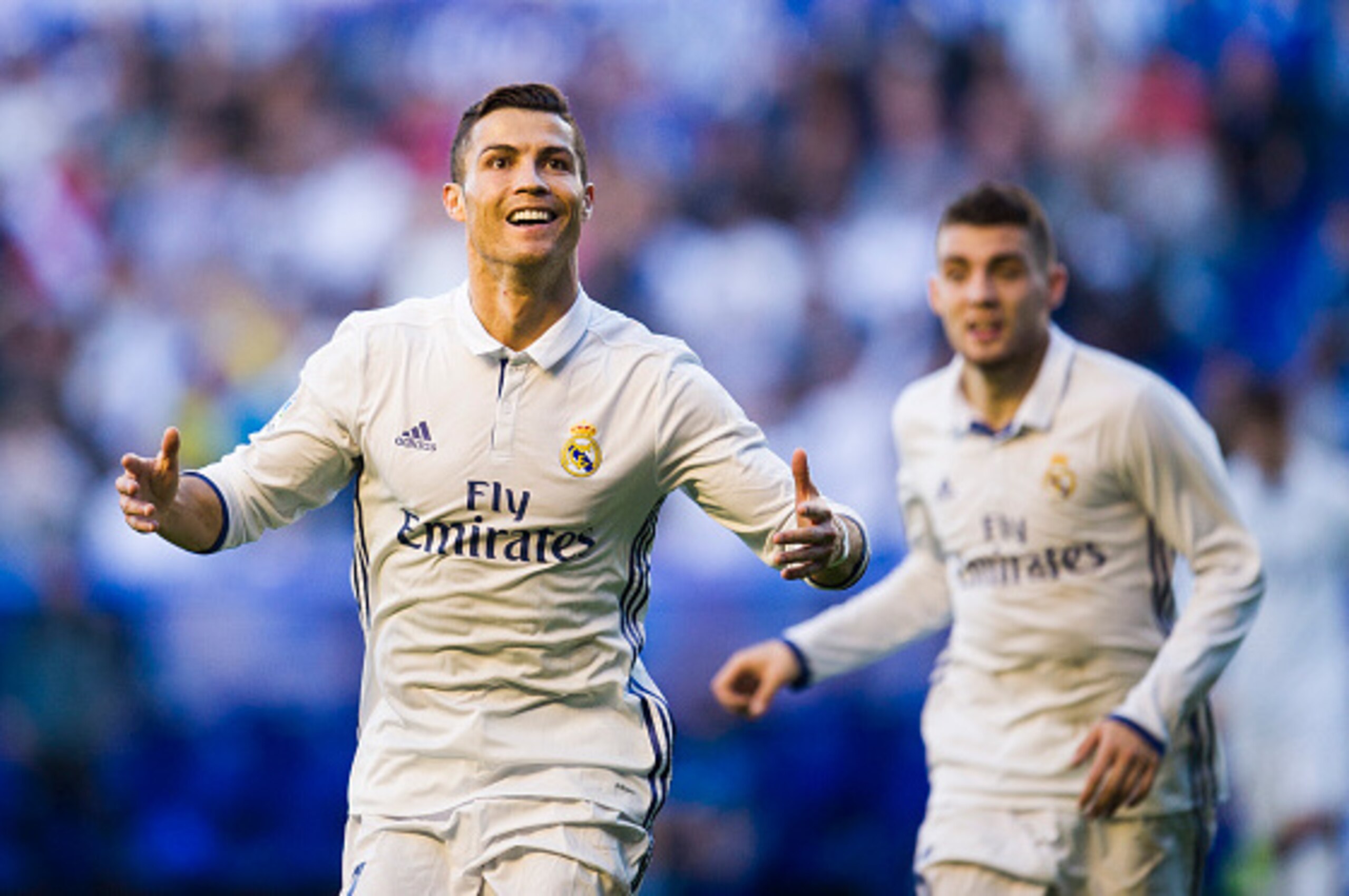 VITORIA-GASTEIZ, SPAIN - OCTOBER 29:  Cristiano Ronaldo of Real Madrid celebrates after scoring his team's fourth goal during the La Liga match between Deportivo Alaves and Real Madrid at Mendizorroza stadium on October 29, 2016 in Vitoria-Gasteiz, Spain.