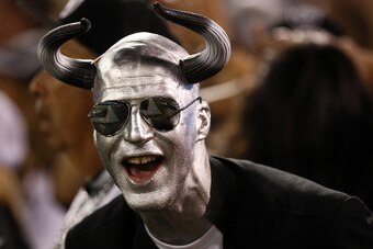 OAKLAND, CA - NOVEMBER 06:   An Oakland Raiders fan cheers during the game against the Denver Broncos at Oakland-Alameda County Coliseum on November 6, 2016 in Oakland, California. (Photo by Ezra Shaw/Getty Images)