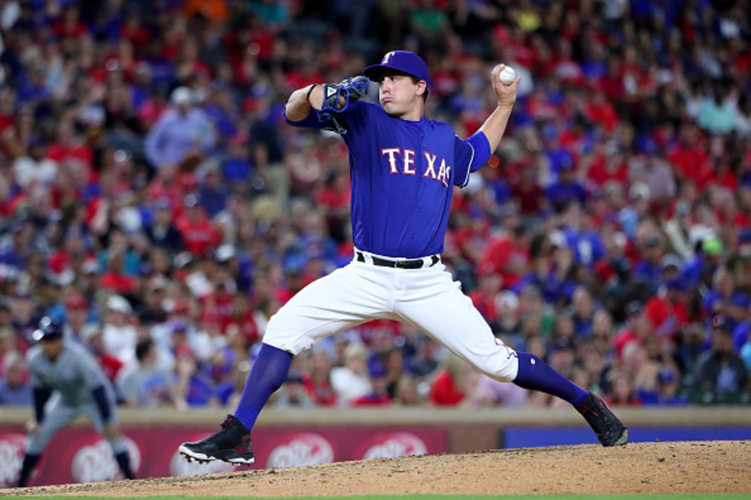 ARLINGTON, TX - OCTOBER 01:  Derek Holland #45 of the Texas Rangers pitches against the Tampa Bay Rays in the top of the eighth inning at Globe Life Park in Arlington on October 1, 2016 in Arlington, Texas.  (Photo by Tom Pennington/Getty Images)