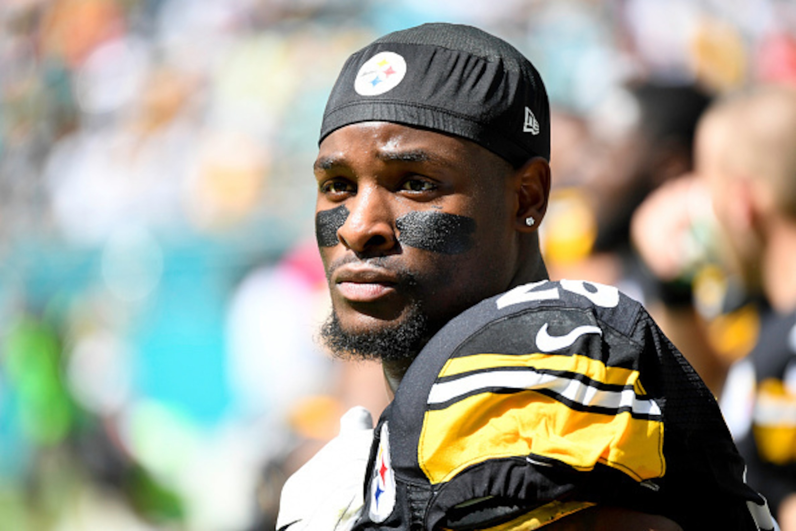 MIAMI GARDENS, FL - OCTOBER 16:  Le'Veon Bell #26 of the Pittsburgh Steelers looks on before a NFL game against the Miami Dolphins on October 16, 2016 at Hard Rock Stadium in Miami Gardens, Florida.  (Photo by Ron Elkman/Sports Imagery/ Getty Images)