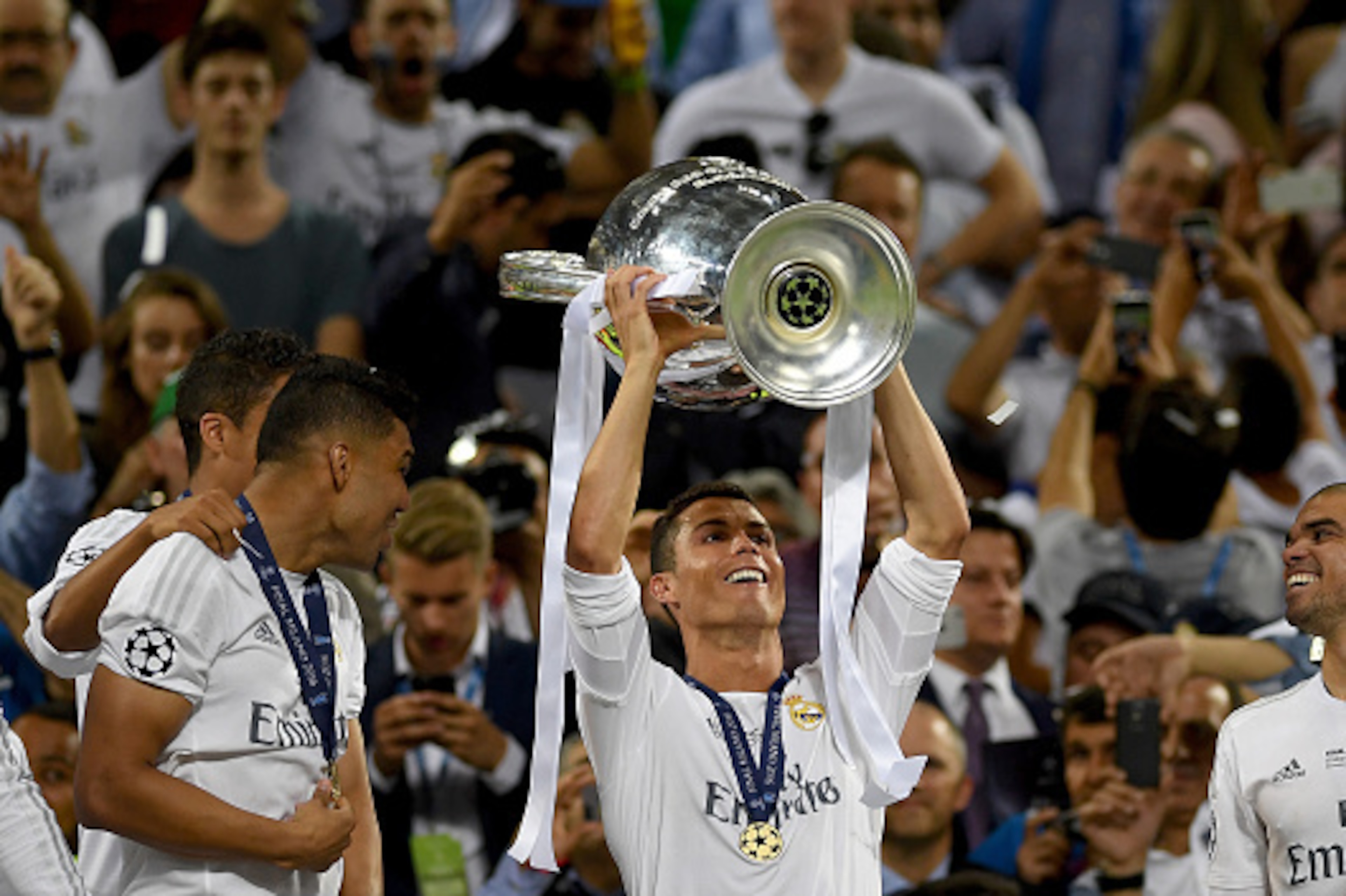 MILAN, ITALY - MAY 28: Cristiano Ronaldo of Real Madrid lifts the Champions League trophy after the UEFA Champions League Final match between Real Madrid and Club Atletico de Madrid at Stadio Giuseppe Meazza on May 28, 2016 in Milan, Italy. (Photo by La MILAN, ITALY - MAY 28: Cristiano Ronaldo of Real Madrid lifts the Champions League trophy after the UEFA Champions League Final match between Real Madrid and Club Atletico de Madrid at Stadio Giuseppe Meazza on May 28, 2016 in Milan, Italy. (Photo by La