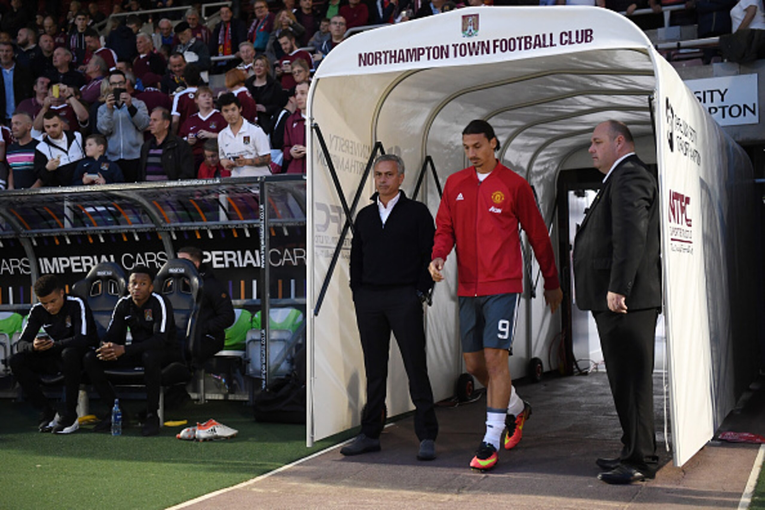 NORTHAMPTON, ENGLAND - SEPTEMBER 21: Jose Mourinho, Manager of Manchester United and Zlatan Ibrahimovic of Manchester United make their way out of the tunnel during the EFL Cup Third Round match between Northampton Town and Manchester United at Sixfield NORTHAMPTON, ENGLAND - SEPTEMBER 21: Jose Mourinho, Manager of Manchester United and Zlatan Ibrahimovic of Manchester United make their way out of the tunnel during the EFL Cup Third Round match between Northampton Town and Manchester United at Sixfield
