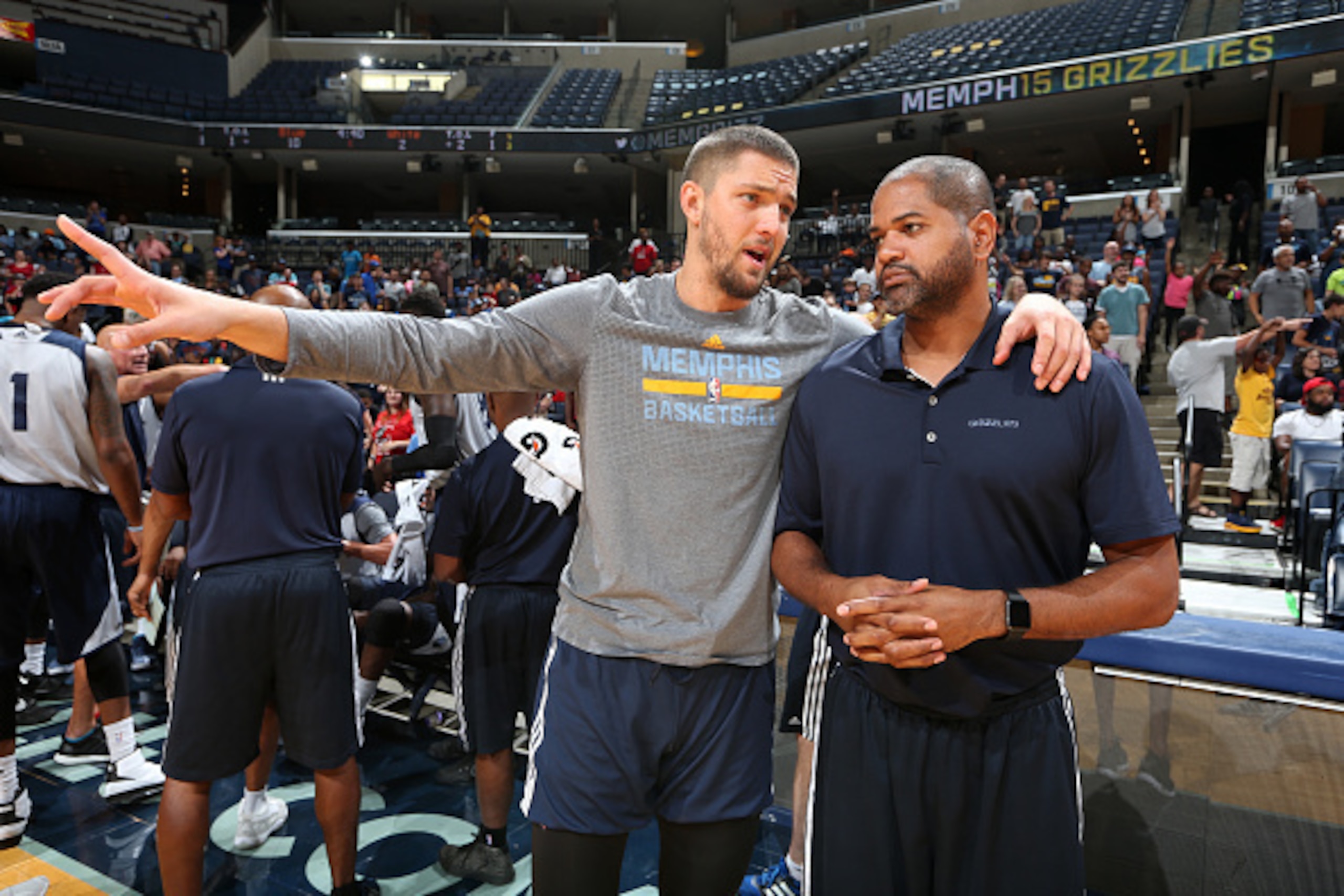 MEMPHIS, TN - OCTOBER 1: Chandler Parsons #25 and J.B. Bickerstaff of the Memphis Grizzlies talk during an open practice on October 1, 2016 at FedExForum in Memphis, Tennessee. NOTE TO USER: User expressly acknowledges and agrees that, by downloading an MEMPHIS, TN - OCTOBER 1: Chandler Parsons #25 and J.B. Bickerstaff of the Memphis Grizzlies talk during an open practice on October 1, 2016 at FedExForum in Memphis, Tennessee. NOTE TO USER: User expressly acknowledges and agrees that, by downloading an