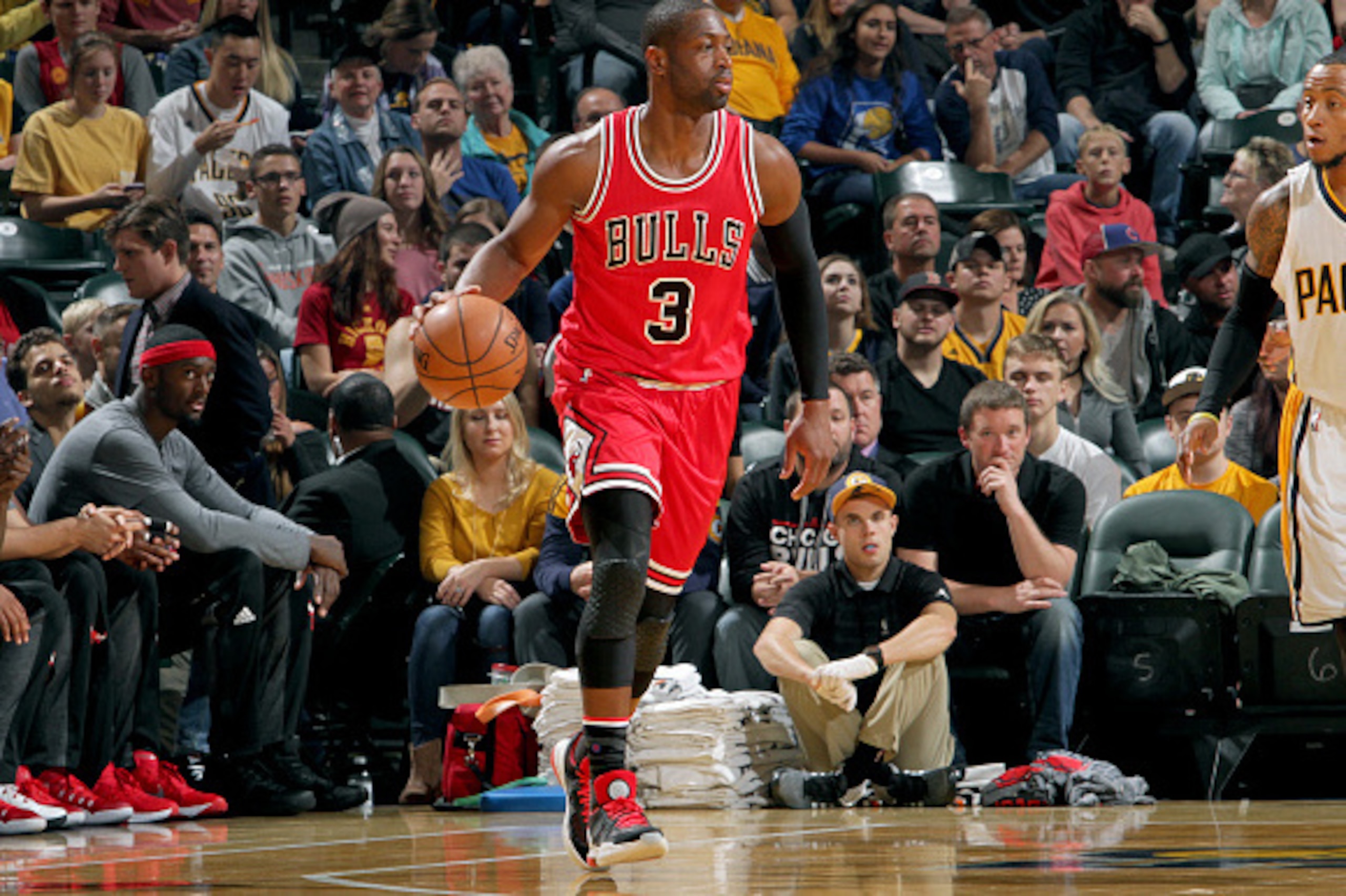 INDIANAPOLIS, IN - NOVEMBER 5: Dwyane Wade #3 of the Chicago Bulls handles the ball against the Indiana Pacers on November 5, 2016 at Bankers Life Fieldhouse in Indianapolis, Indiana. NOTE TO USER: User expressly acknowledges and agrees that, by download INDIANAPOLIS, IN - NOVEMBER 5: Dwyane Wade #3 of the Chicago Bulls handles the ball against the Indiana Pacers on November 5, 2016 at Bankers Life Fieldhouse in Indianapolis, Indiana. NOTE TO USER: User expressly acknowledges and agrees that, by download