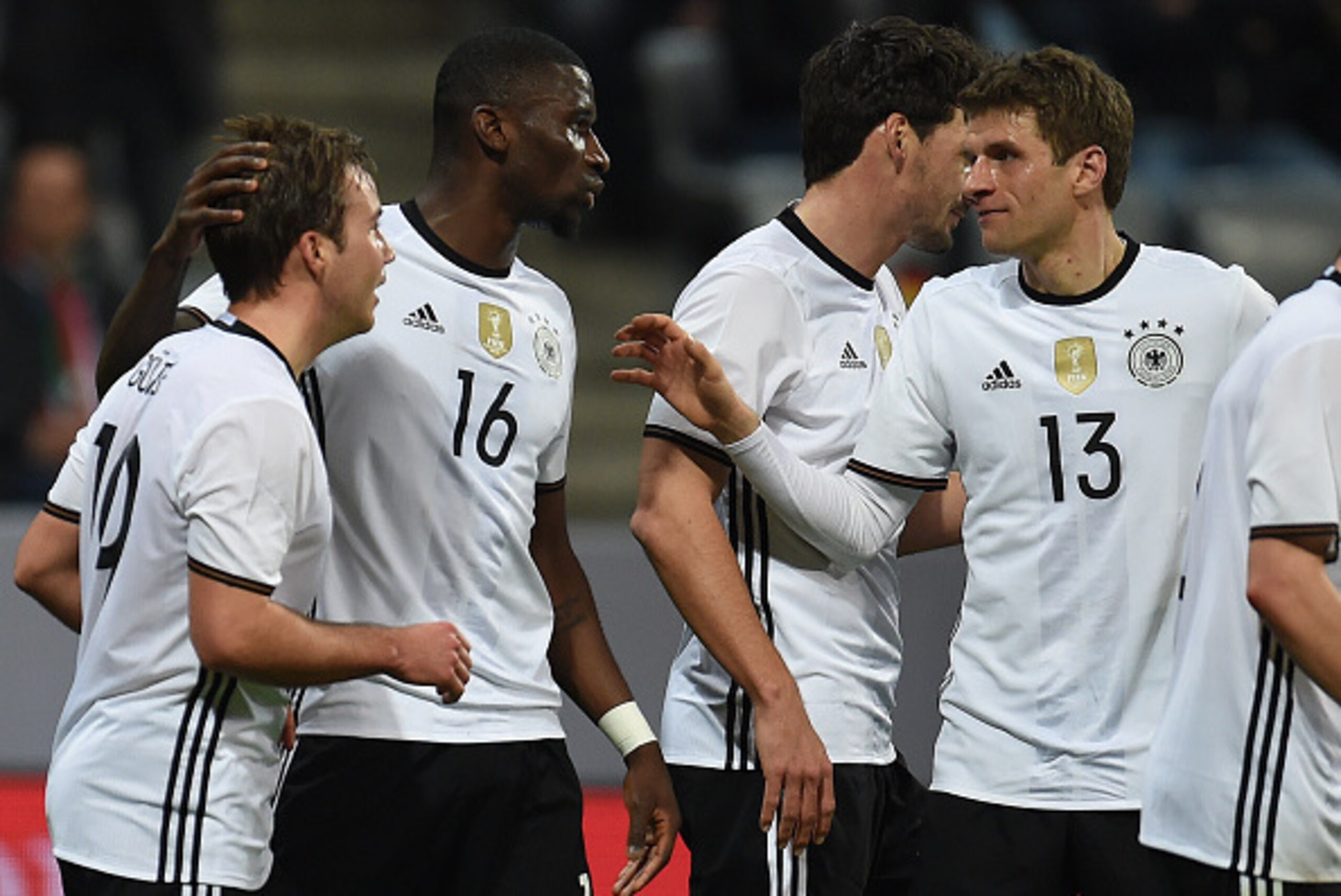 Germany's forward Mario Goetze (L) reacts with teammates defender Antonio Rudiger (2nd L) and midfielder Thomas Mueller after scoring during the friendly football match Germany vs Italy in Munich, southern Germany on March 29, 2016. / AFP / PATRIK STOLLAR Germany's forward Mario Goetze (L) reacts with teammates defender Antonio Rudiger (2nd L) and midfielder Thomas Mueller after scoring during the friendly football match Germany vs Italy in Munich, southern Germany on March 29, 2016. / AFP / PATRIK STOLLAR