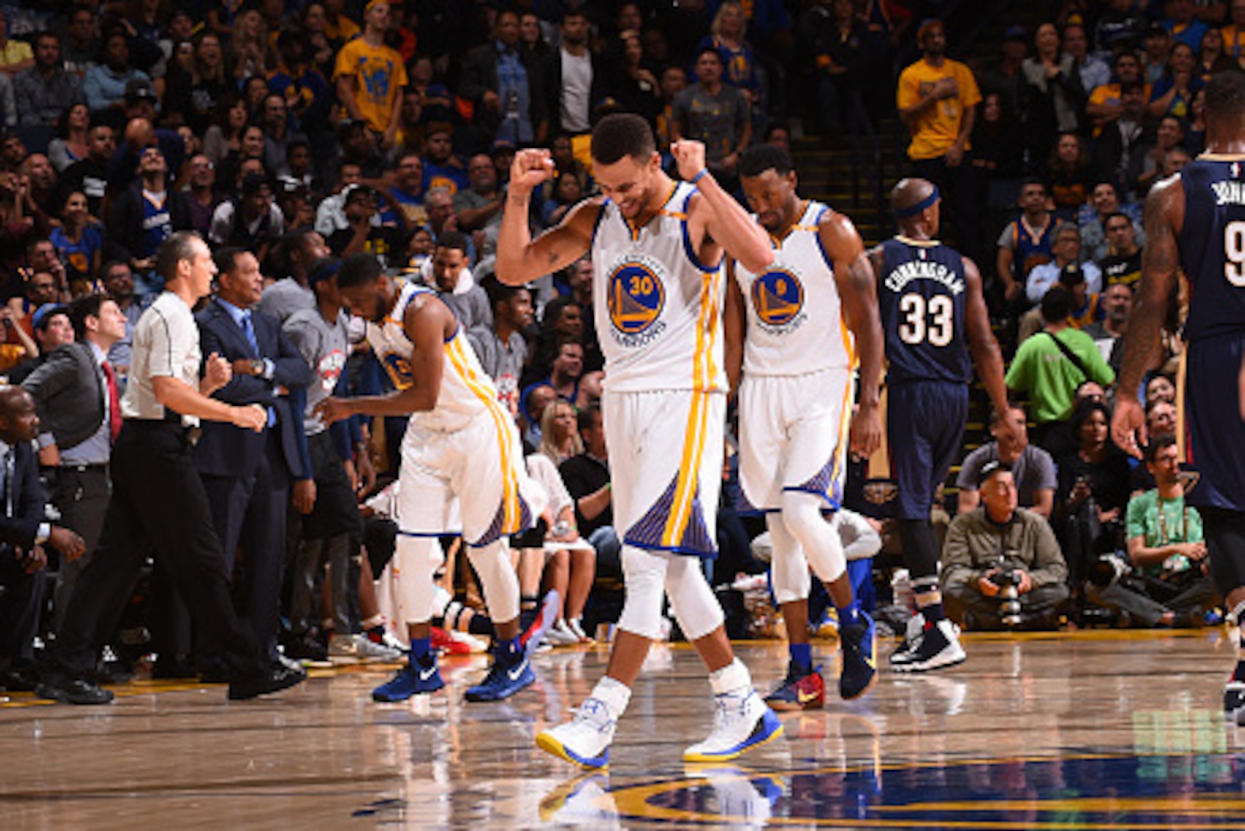 OAKLAND, CA - NOVEMBER 7:  Stephen Curry #30 of the Golden State Warriors celebrates against the New Orleans Pelicans on November 7, 2016 at ORACLE Arena in Oakland, California. NOTE TO USER: User expressly acknowledges and agrees that, by downloading and