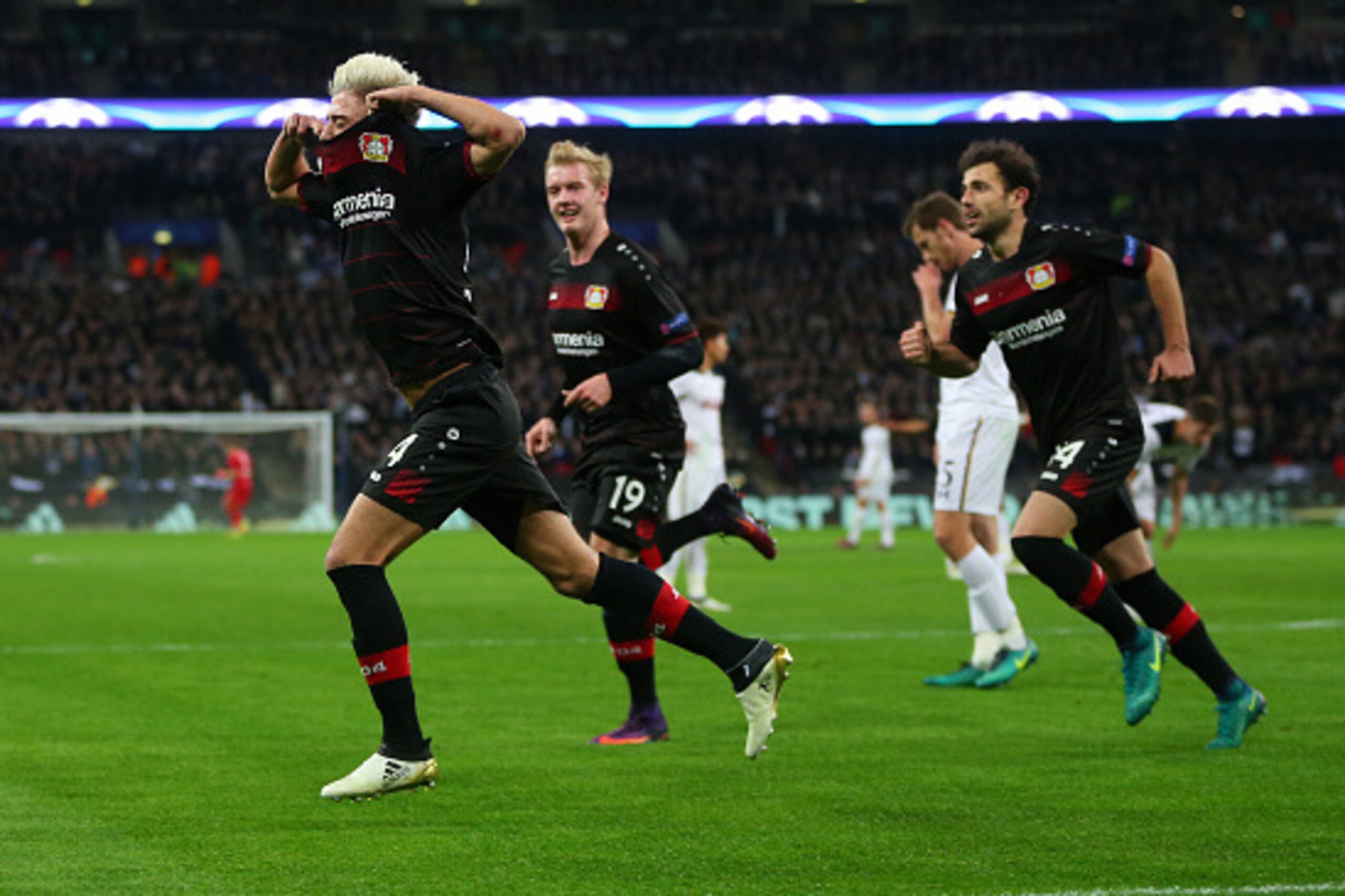 LONDON, ENGLAND - NOVEMBER 02: Kevin Kampl of Bayer Leverkusen celebrates after he scores to make it 0-1'n during the UEFA Champions League match between Tottenham Hotspur FC and Bayer 04 Leverkusen at Wembley Stadium on November 2, 2016 in London, Englan