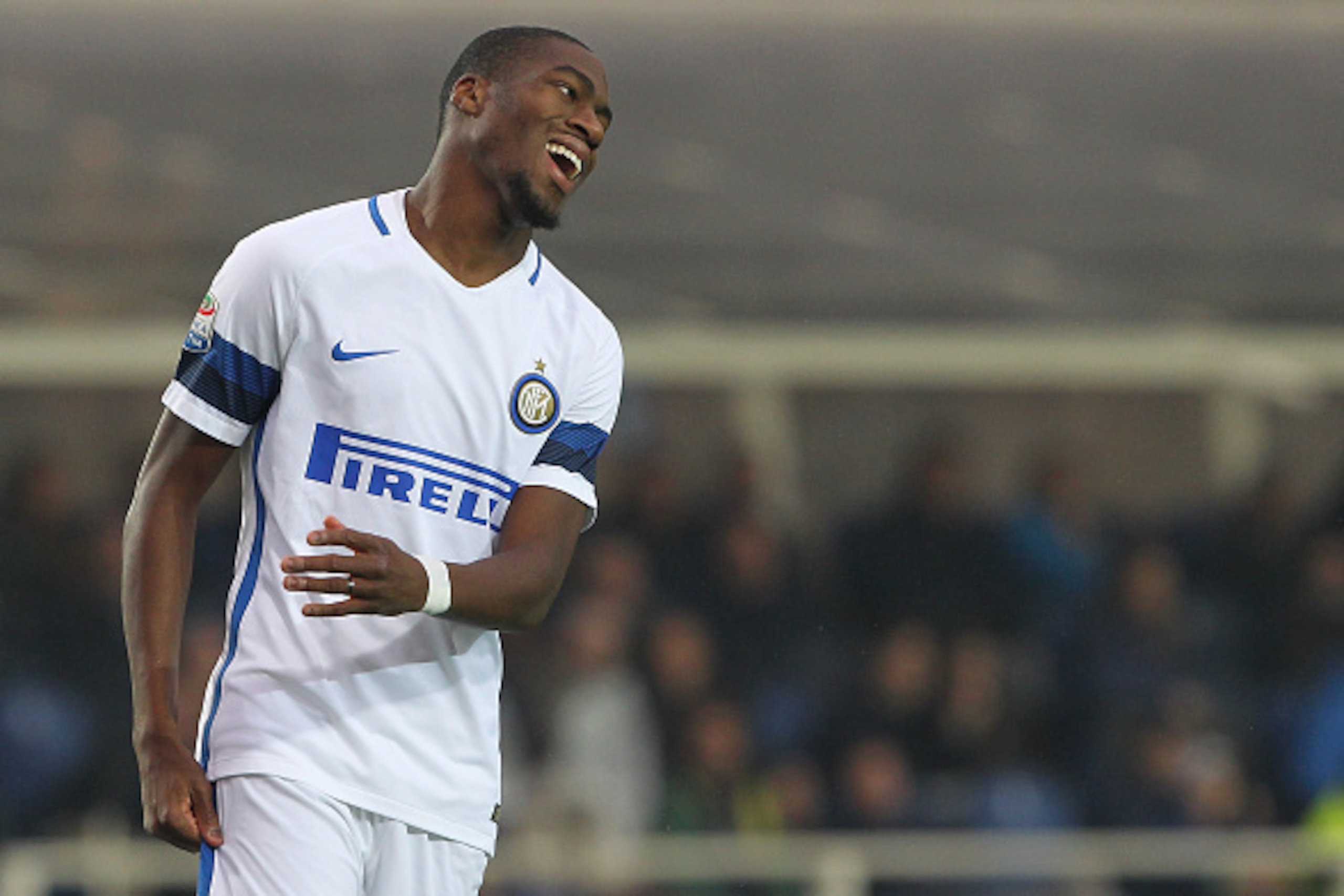 BERGAMO, ITALY - OCTOBER 23:  Geoffrey Kondogbia of FC Internazionale Milano reacts during the Serie A match between Atalanta BC and FC Internazionale at Stadio Atleti Azzurri d'Italia on October 23, 2016 in Bergamo, Italy.  (Photo by Marco Luzzani/Getty 