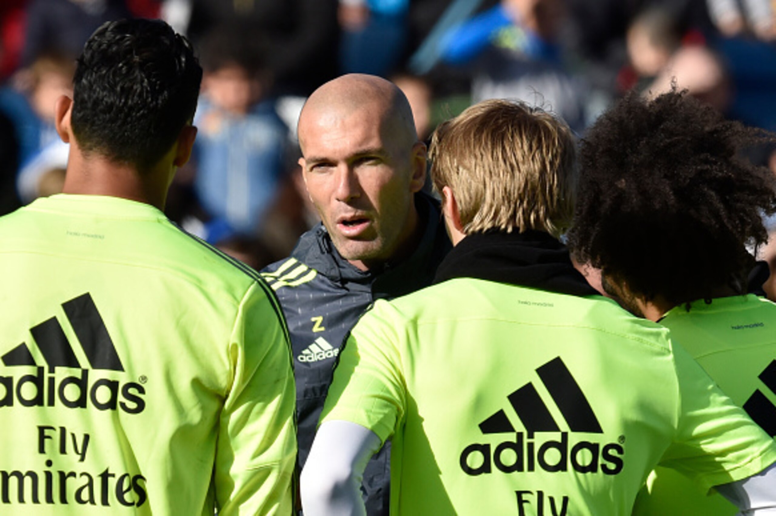 Real Madrid's new French coach Zinedine Zidane (2ndL) gives instructions to his players during his first training session as coach of Real Madrid at the Alfredo di Stefano stadium in Valdebebas, on the outskirts of Madrid, on January 5, 2016. Real Madrid 