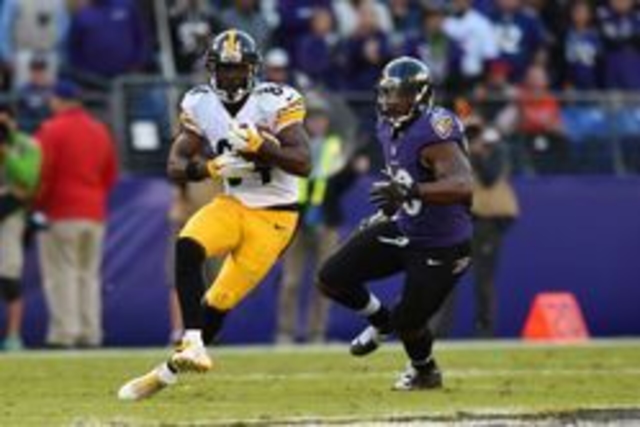 Nov 6, 2016; Baltimore, MD, USA;  Pittsburgh Steelers wide receiver Antonio Brown (84) runs after the catch as Baltimore Ravens outside linebacker Albert McClellan (50) chases during the fourth quarter at M&T Bank Stadium. Baltimore Ravens defeated Pittsb