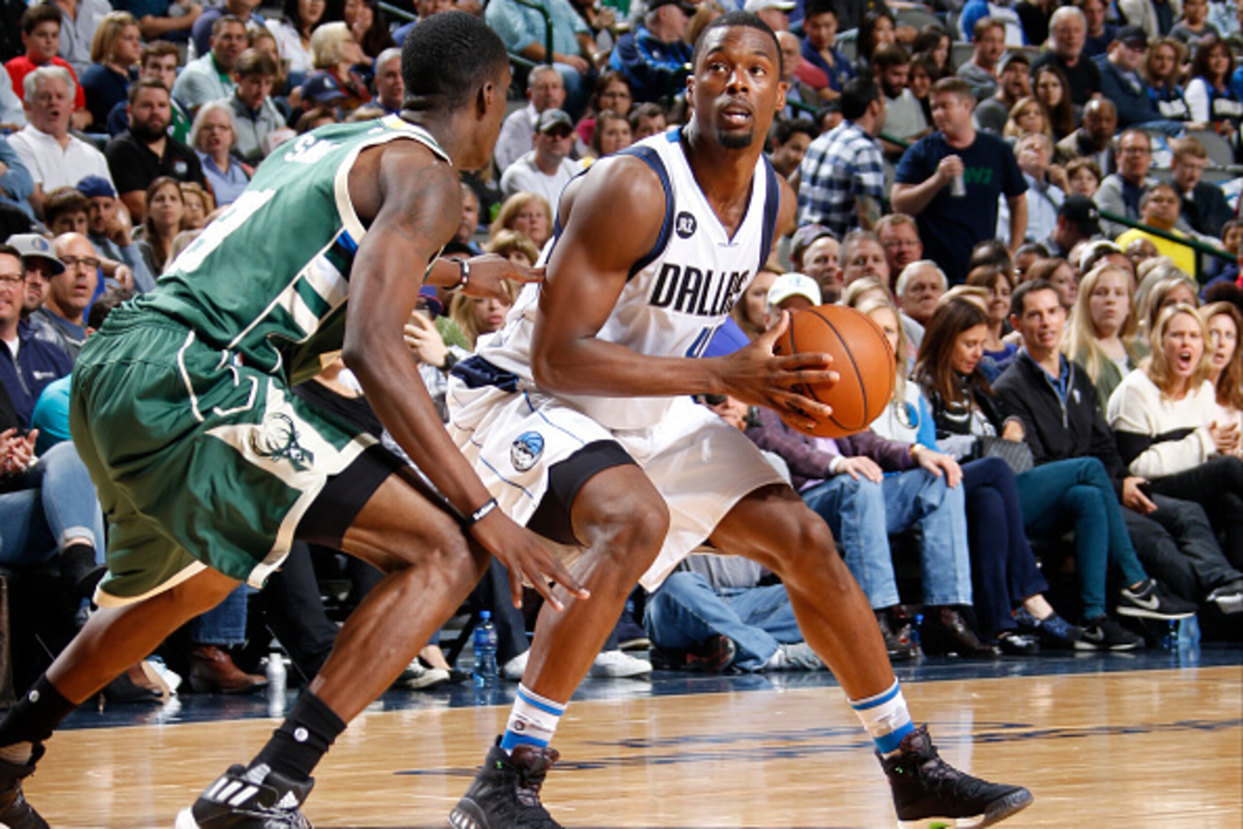 DALLAS, TX - NOVEMBER 6: Harrison Barnes #40 of the Dallas Mavericks handles the ball against the Milwaukee Bucks on November 6, 2016 at the American Airlines Center in Dallas, Texas. NOTE TO USER: User expressly acknowledges and agrees that, by downloadi DALLAS, TX - NOVEMBER 6: Harrison Barnes #40 of the Dallas Mavericks handles the ball against the Milwaukee Bucks on November 6, 2016 at the American Airlines Center in Dallas, Texas. NOTE TO USER: User expressly acknowledges and agrees that, by downloadi