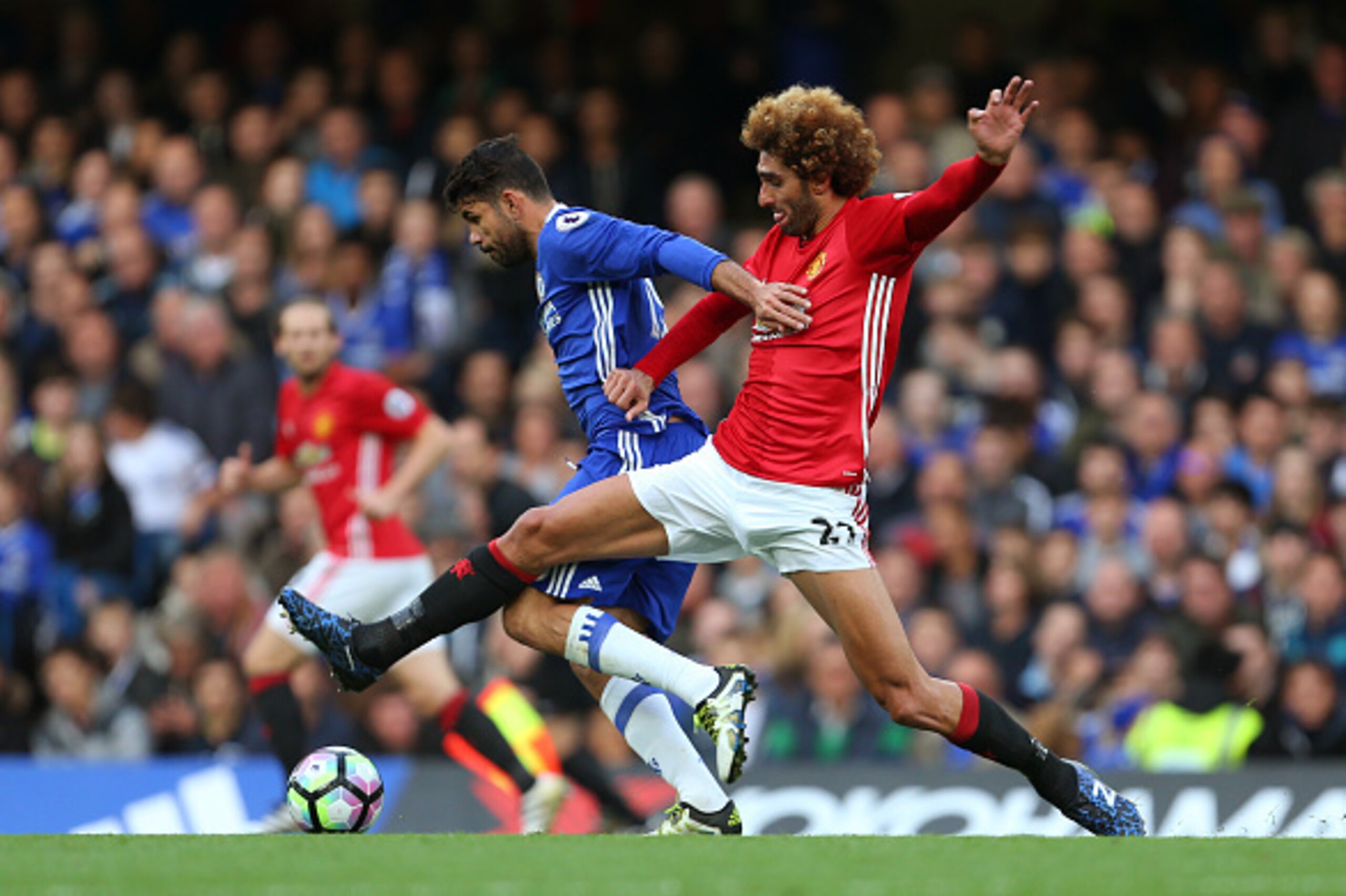 LONDON, ENGLAND - OCTOBER 23: Diego Costa of Chelsea and Marouane Fellaini of Manchester United during the Premier League match between Chelsea and Manchester United at Stamford Bridge on October 23, 2016 in London, England. (Photo by Catherine Ivill - AM