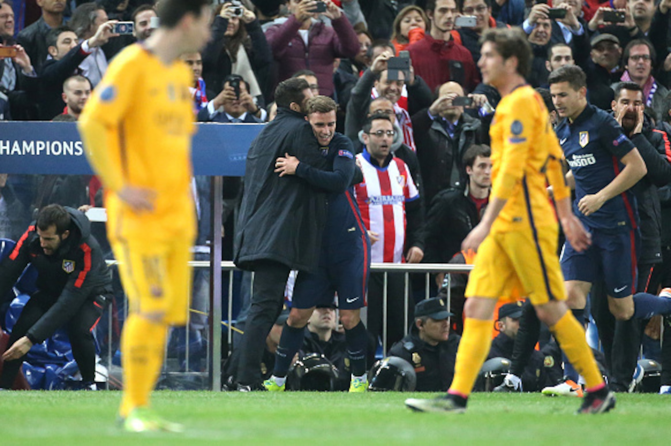 MADRID, SPAIN - APRIL 13: Antoine Griezmann of Atletico Madrid celebrates his second goal with coach of Atletico Madrid Diego Simeone during the UEFA Champions League quarter final second leg match between Atletico Madrid and FC Barcelona at Vicente Calde