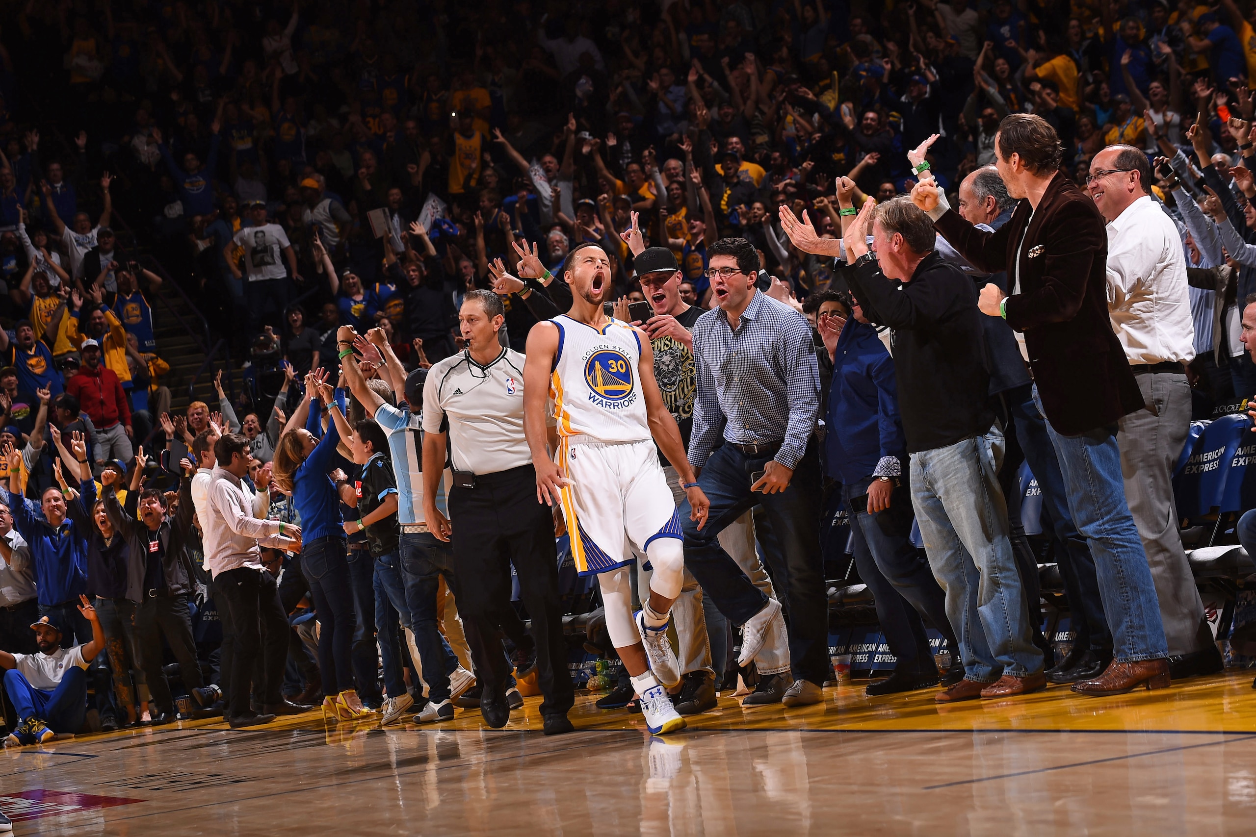 OAKLAND, CA - NOVEMBER 7:  Stephen Curry #30 of the Golden State Warriors celebrates after hitting 13 three pointers breaking the NBA record during the game against the New Orleans Pelicans on November 7, 2016 at Oracle Arena in Oakland, California. NOTE