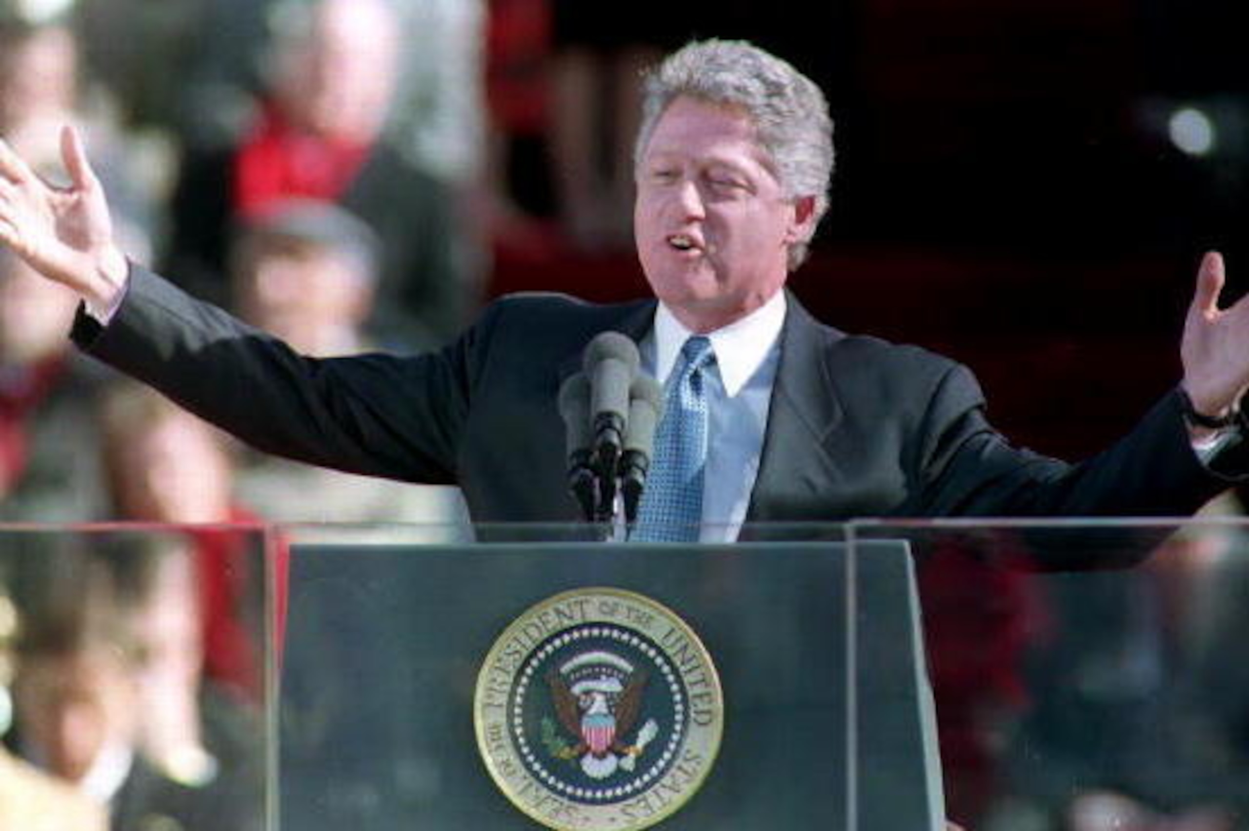 WASHINGTON, :  U.S. President Bill Clinton delivers his inaugural address after being sworn in 20 January, 1993 as the 42nd president of the United States by Supreme Court Chief Justice William Rehnquist in Washington, DC. (Photo credit should read POOL/A