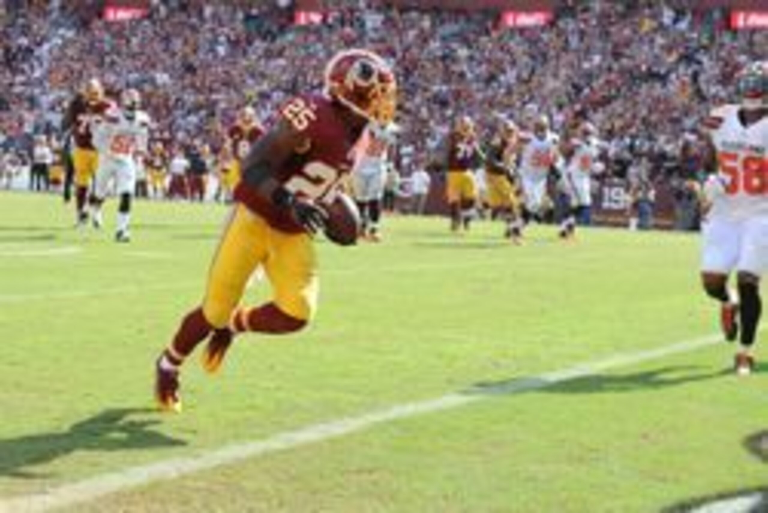Oct 2, 2016; Landover, MD, USA; Washington Redskins running back Chris Thompson (25) scores a touchdown against the Cleveland Browns during the second half at FedEx Field. Washington Redskins wins 31 - 20. Mandatory Credit: Brad Mills-USA TODAY Sports