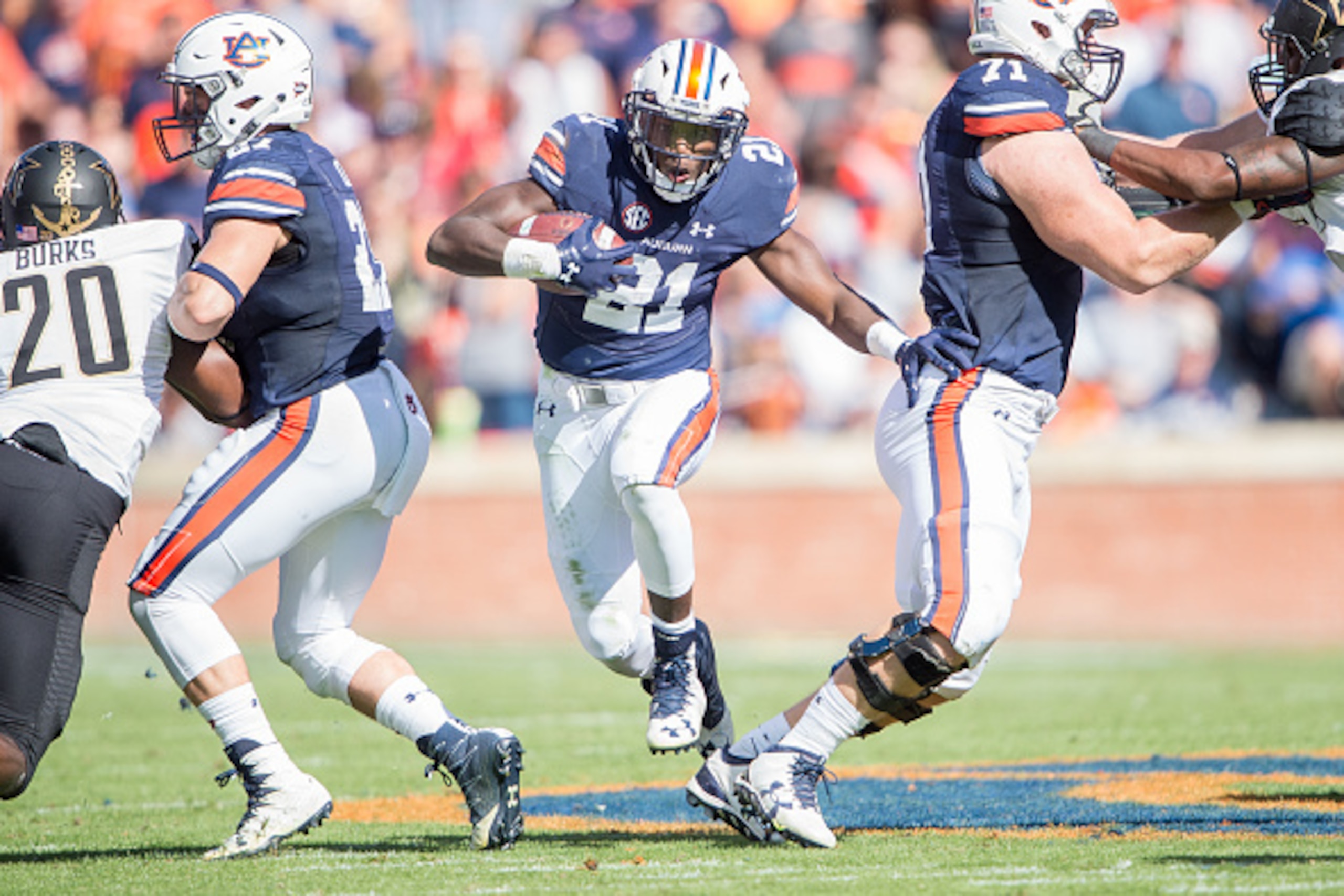 AUBURN, AL - NOVEMBER 5: Running back Kerryon Johnson #21 of the Auburn Tigers runs the ball through traffic during their game against the Vanderbilt Commodores at Jordan-Hare Stadium on November 5, 2016 in Auburn, Alabama. The Auburn Tigers defeated the 