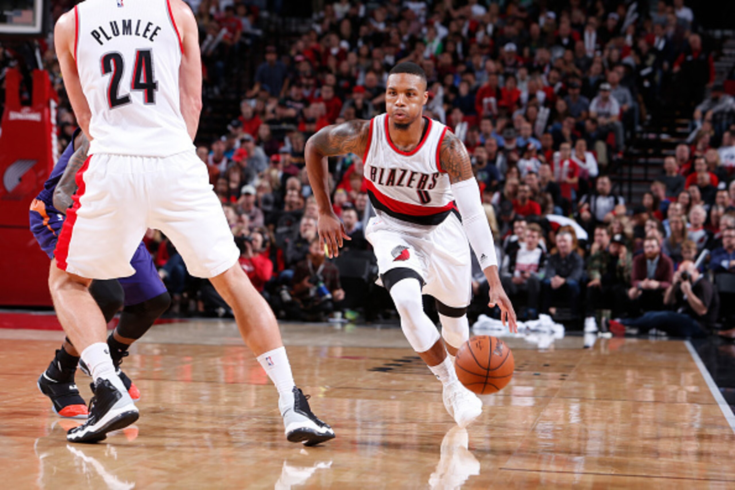 PORTLAND, OR - NOVEMBER 8:  Damian Lillard #0 of the Portland Trail Blazers handles the ball during a game against the Phoenix Suns on November 8, 2016 at the Moda Center in Portland, Oregon. NOTE TO USER: User expressly acknowledges and agrees that, by d