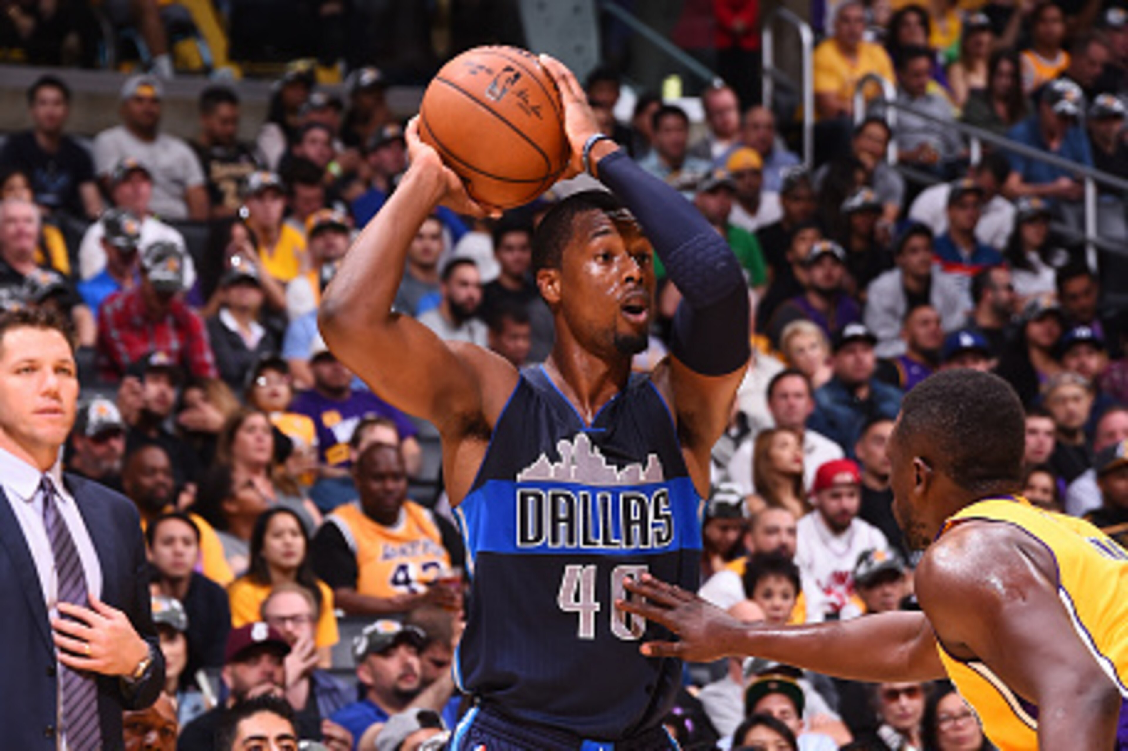 LOS ANGELES, CA - NOVEMBER 8: Harrison Barnes #40 of the Dallas Mavericks looks to pass against the Los Angeles Lakers on November 8, 2016 at STAPLES Center in Los Angeles, California. NOTE TO USER: User expressly acknowledges and agrees that, by download