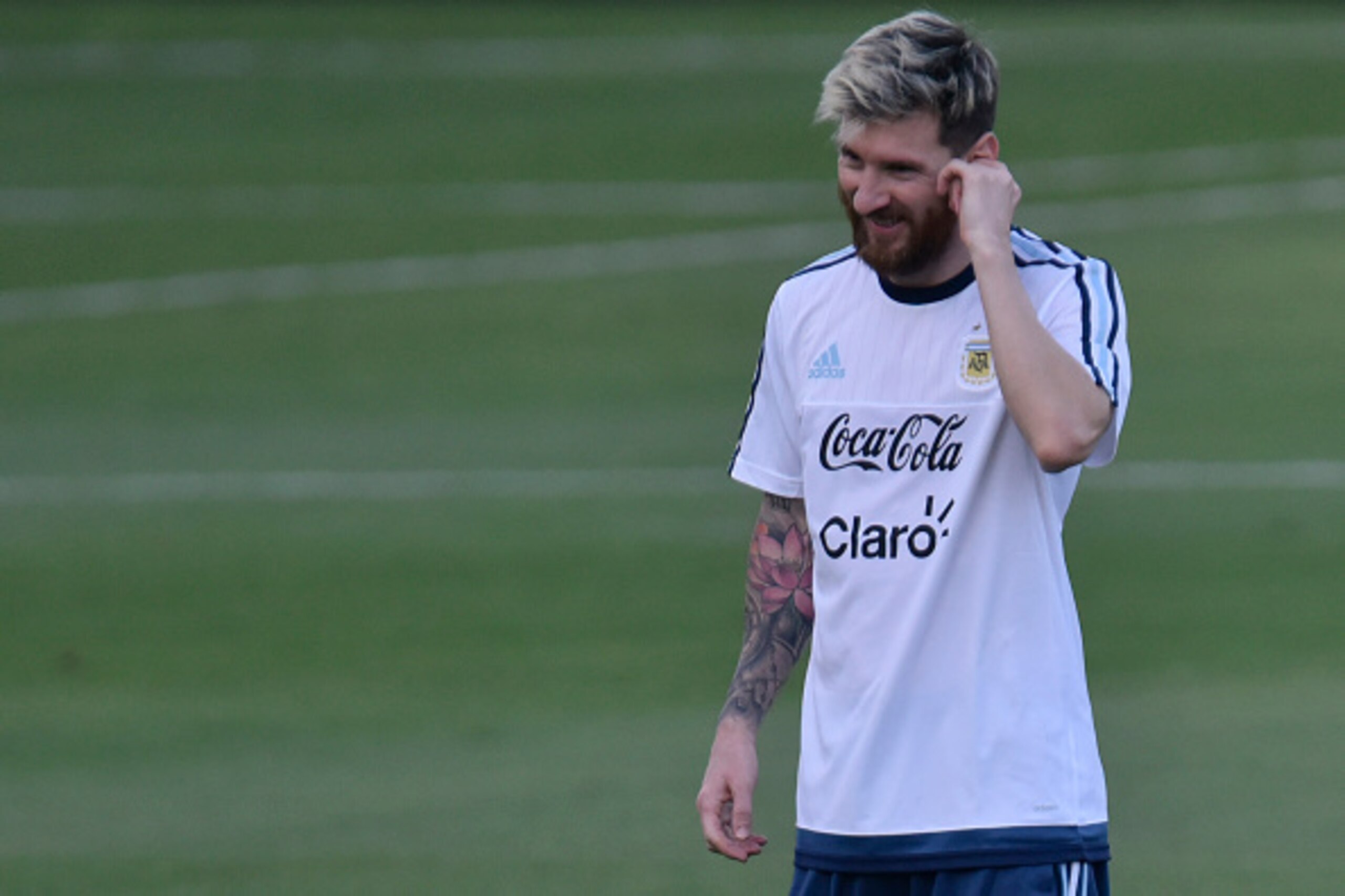Argentina's Lionel Messi attends a training session of the national foorball team at the Atletico MG Training Centre in Vespasiano, Minas Gerais, Brazil, on November 8, 2016 ahead of their 2018 World Cup qualifier match against Brazil. / AFP / DOUGLAS MAG Argentina's Lionel Messi attends a training session of the national foorball team at the Atletico MG Training Centre in Vespasiano, Minas Gerais, Brazil, on November 8, 2016 ahead of their 2018 World Cup qualifier match against Brazil. / AFP / DOUGLAS MAG