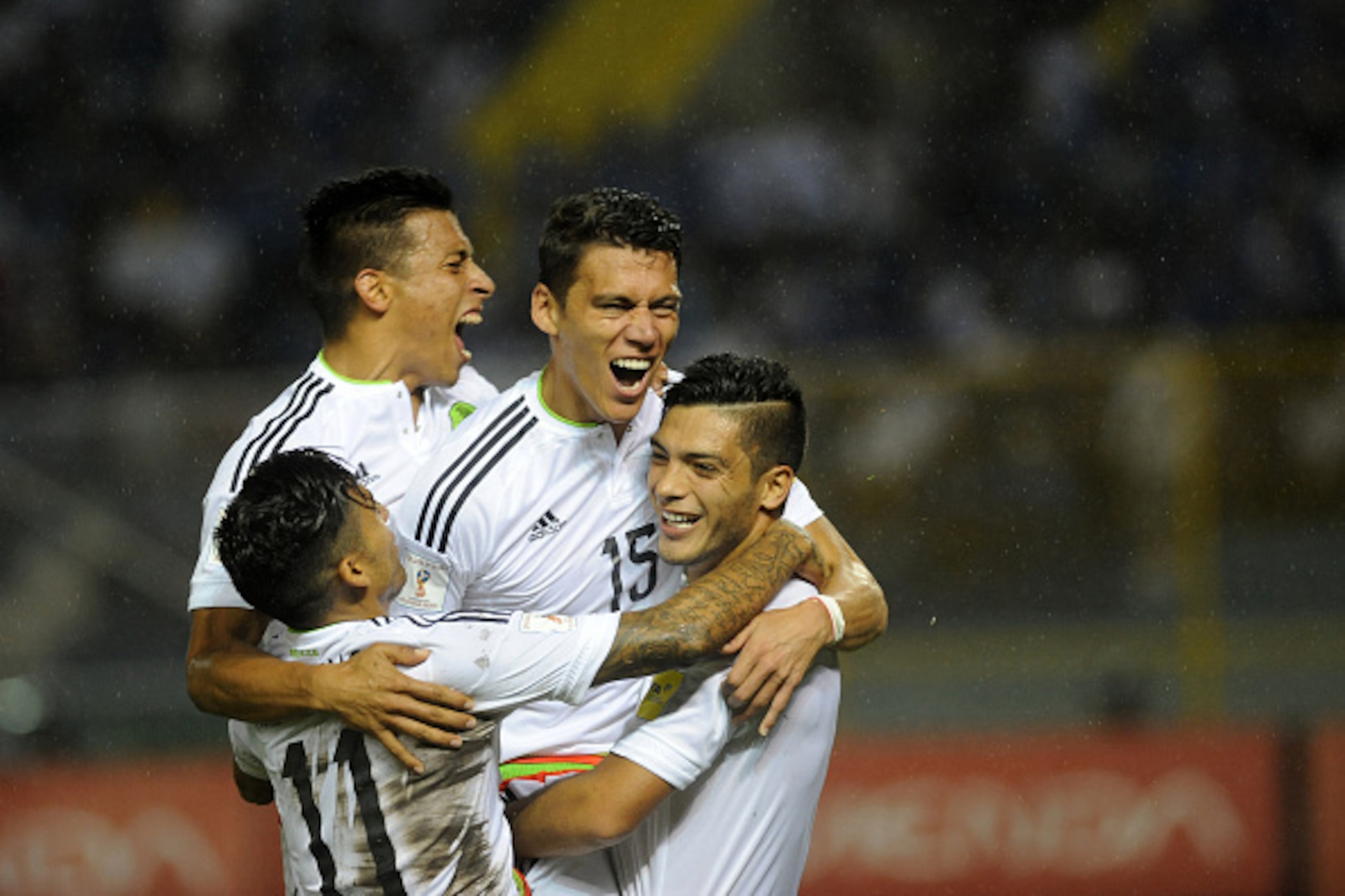 Mexico's players celebrate after scoring against El Salvador during their Russia 2018 FIFA World Cup Concacaf Qualifiers football match, at the Cuscatlan stadium in San Salvador, on September 2, 2016. / AFP / Marvin RECINOS (Photo credit should rea Mexico's players celebrate after scoring against El Salvador during their Russia 2018 FIFA World Cup Concacaf Qualifiers football match, at the Cuscatlan stadium in San Salvador, on September 2, 2016. / AFP / Marvin RECINOS (Photo credit should rea