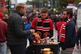 MANCHESTER, ENGLAND - OCTOBER 29:  Supporters eat chips outside Old Trafford prior to the Premier League match between Manchester United and Burnley at Old Trafford on October 29, 2016 in Manchester, England.  (Photo by Alex Livesey/Getty Images)