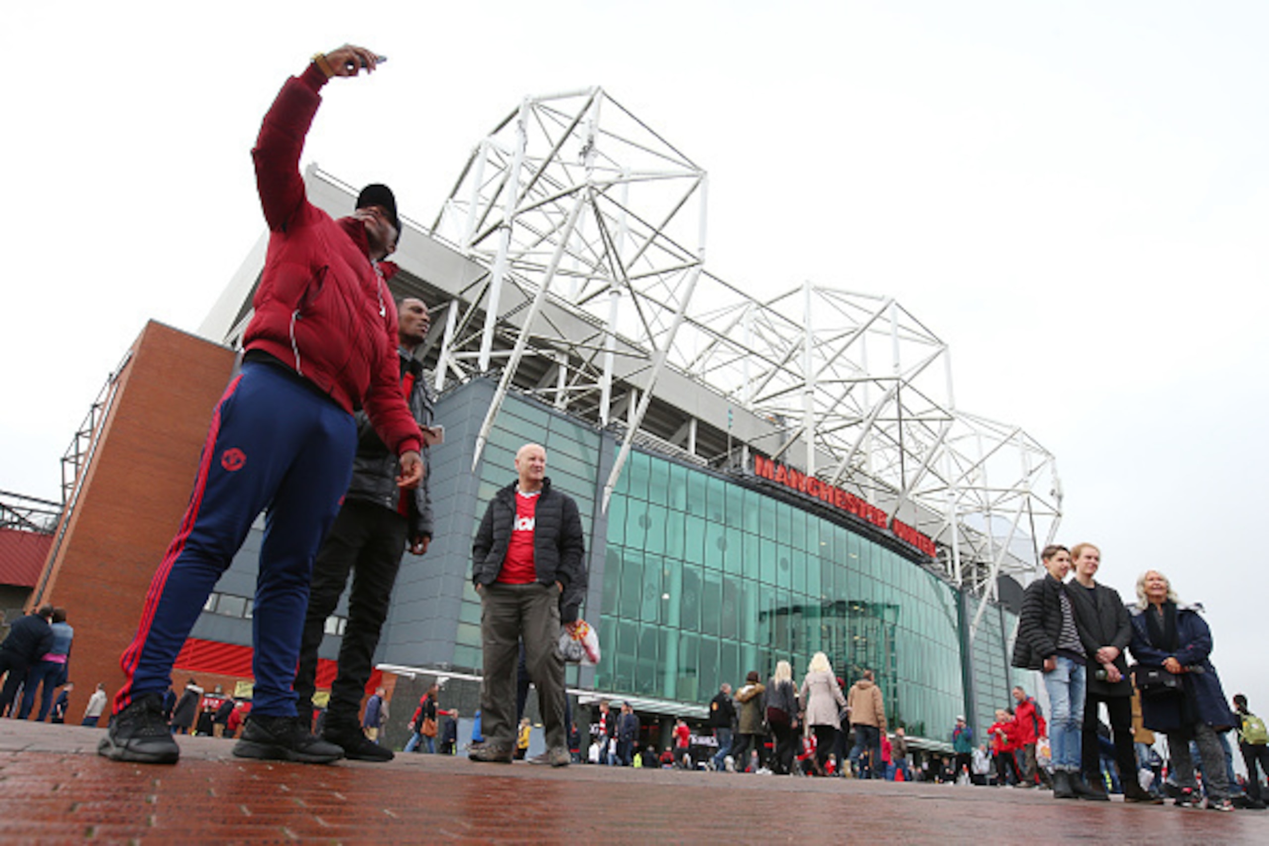 MANCHESTER, ENGLAND - OCTOBER 29:  Fans gather at the stadium prior to the Premier League match between Manchester United and Burnley at Old Trafford on October 29, 2016 in Manchester, England.  (Photo by Alex Livesey/Getty Images)