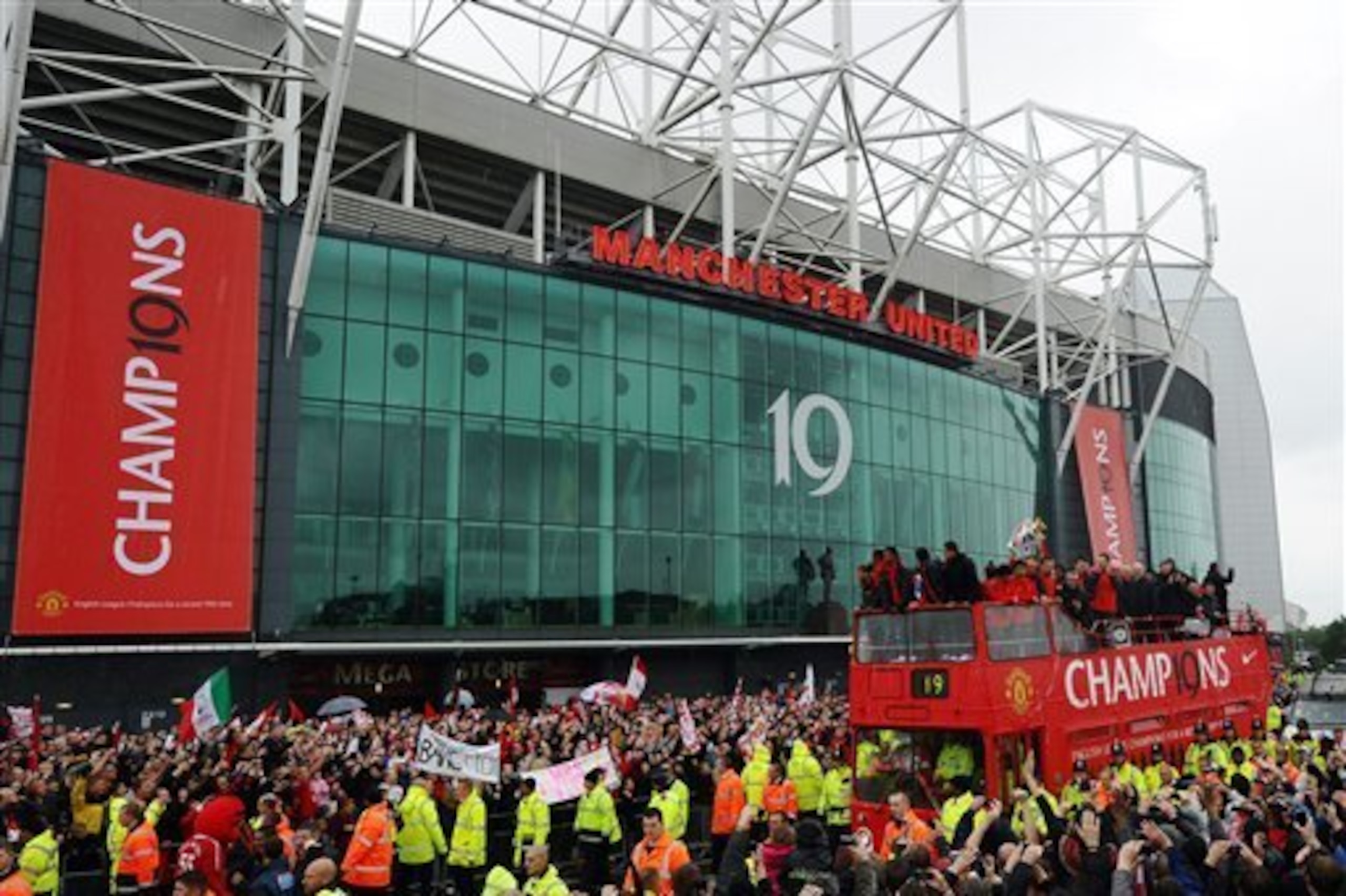 Fans gather to celebrate United's 19th Premier League title in 2011.