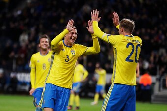 SOLNA, SWEDEN - OCTOBER 10: Viktor Nilsson Lindelof of Sweden celebrates after scoring to 3-0 during the FIFA 2018 World Cup Qualifier between Sweden and Bulgaria at Friends Arena on October 10, 2016 in Solna, Sweden. (Photo by Nils Petter Nilsson/Ombrell