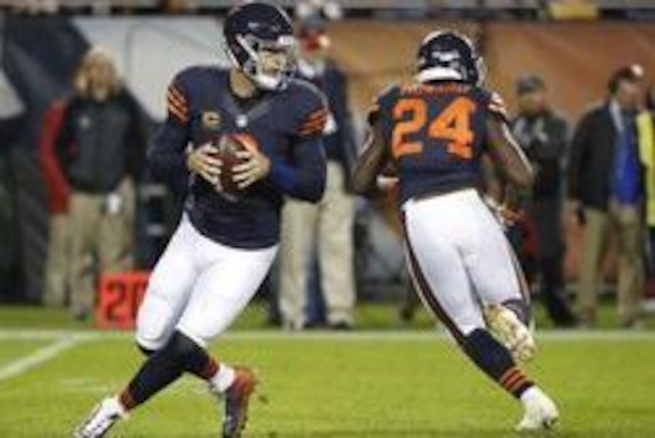 Oct 31, 2016; Chicago, IL, USA; Chicago Bears quarterback Jay Cutler (6) looks to pass the ball against the Minnesota Vikings during the second half at Soldier Field. Mandatory Credit: Kamil Krzaczynski-USA TODAY Sports