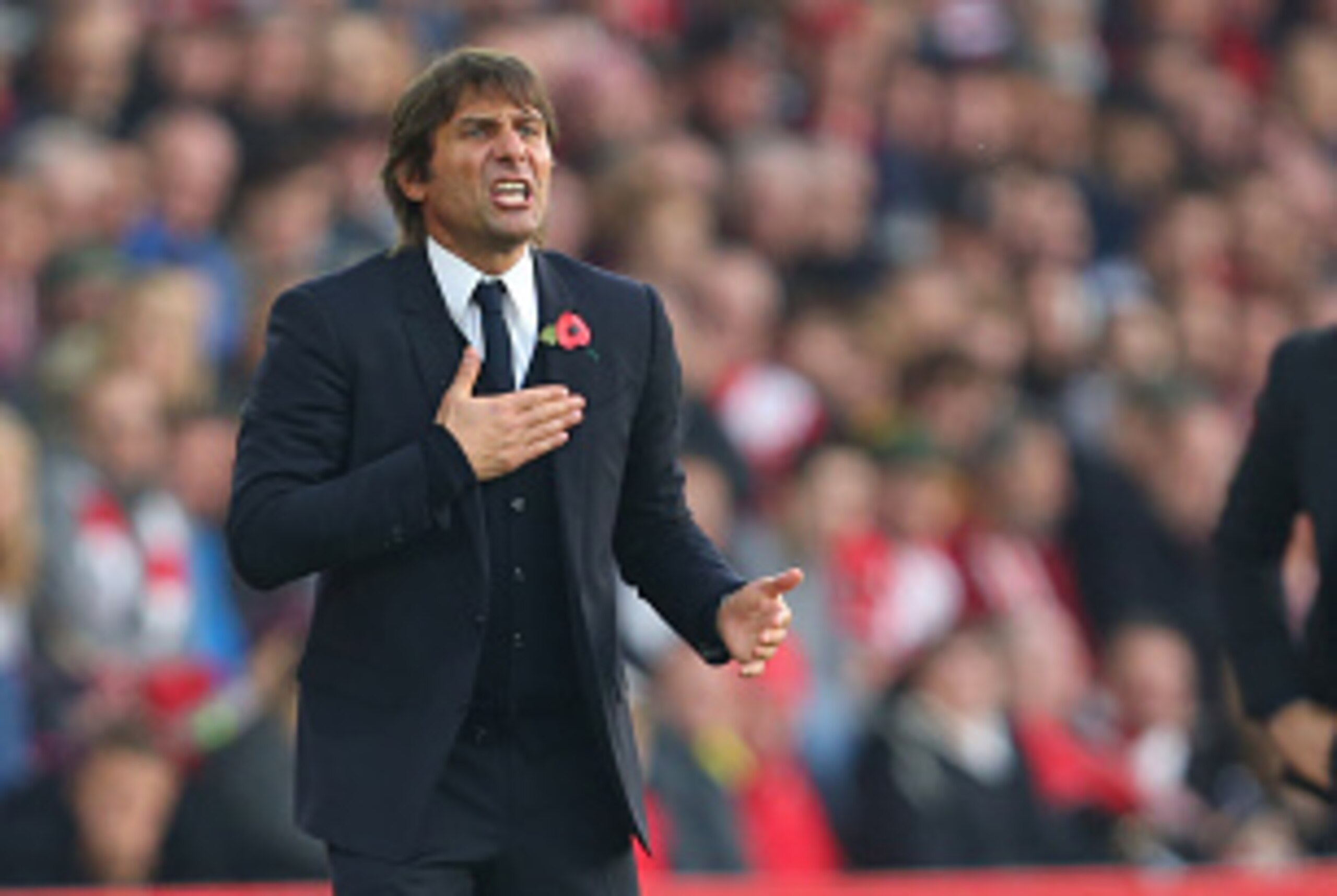 SOUTHAMPTON, ENGLAND - OCTOBER 30: Antonio Conte manager / head coach of Chelsea and Claude Puel manager of Southampton during the Premier League match between Southampton and Chelsea at St Mary's Stadium on October 30, 2016 in Southampton, England. (Phot
