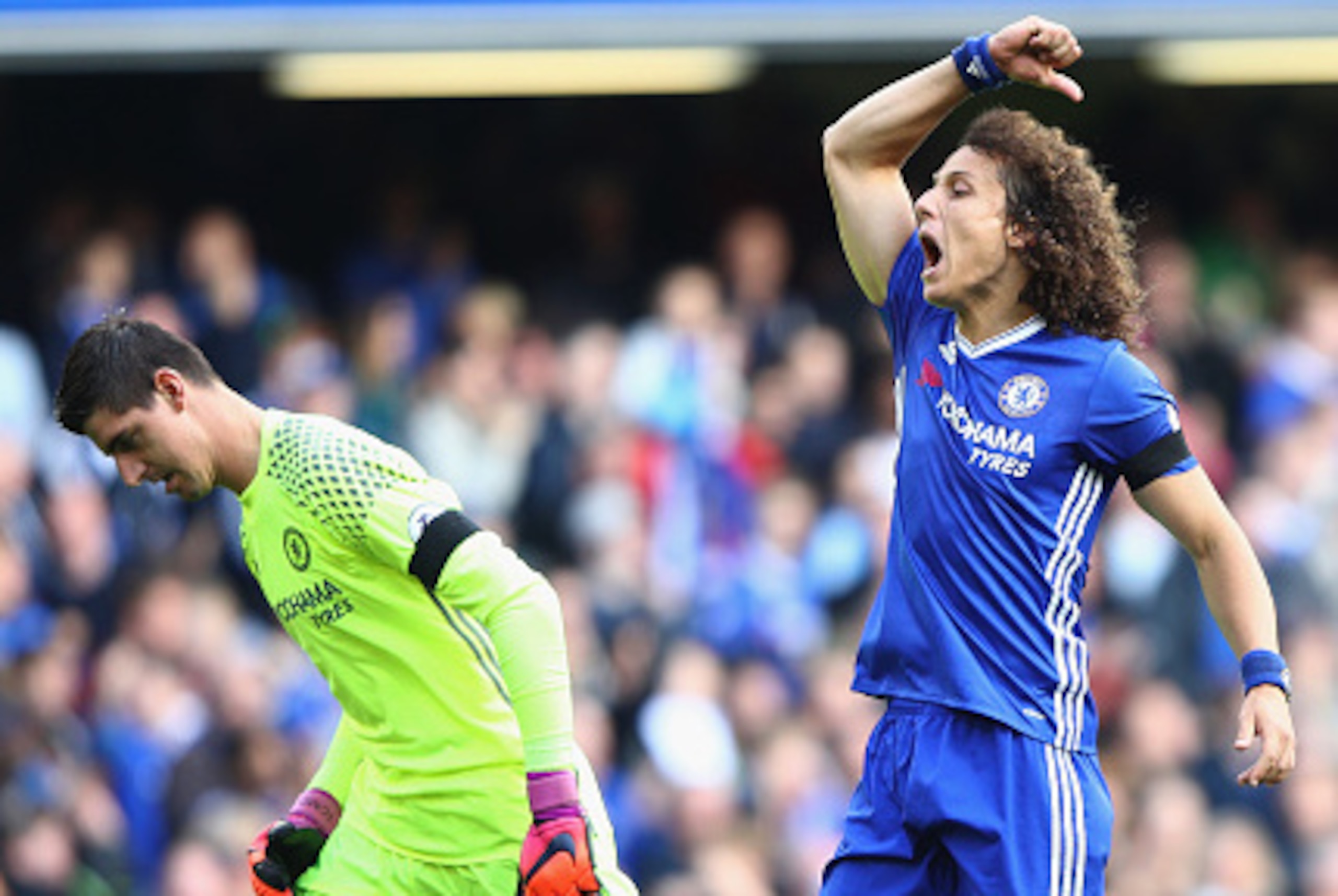 LONDON, ENGLAND - OCTOBER 15: David Luiz of Chelsea reacts during the Premier League match between Chelsea and Leicester City at Stamford Bridge on October 15, 2016 in London, England.  (Photo by Ian Walton/Getty Images)