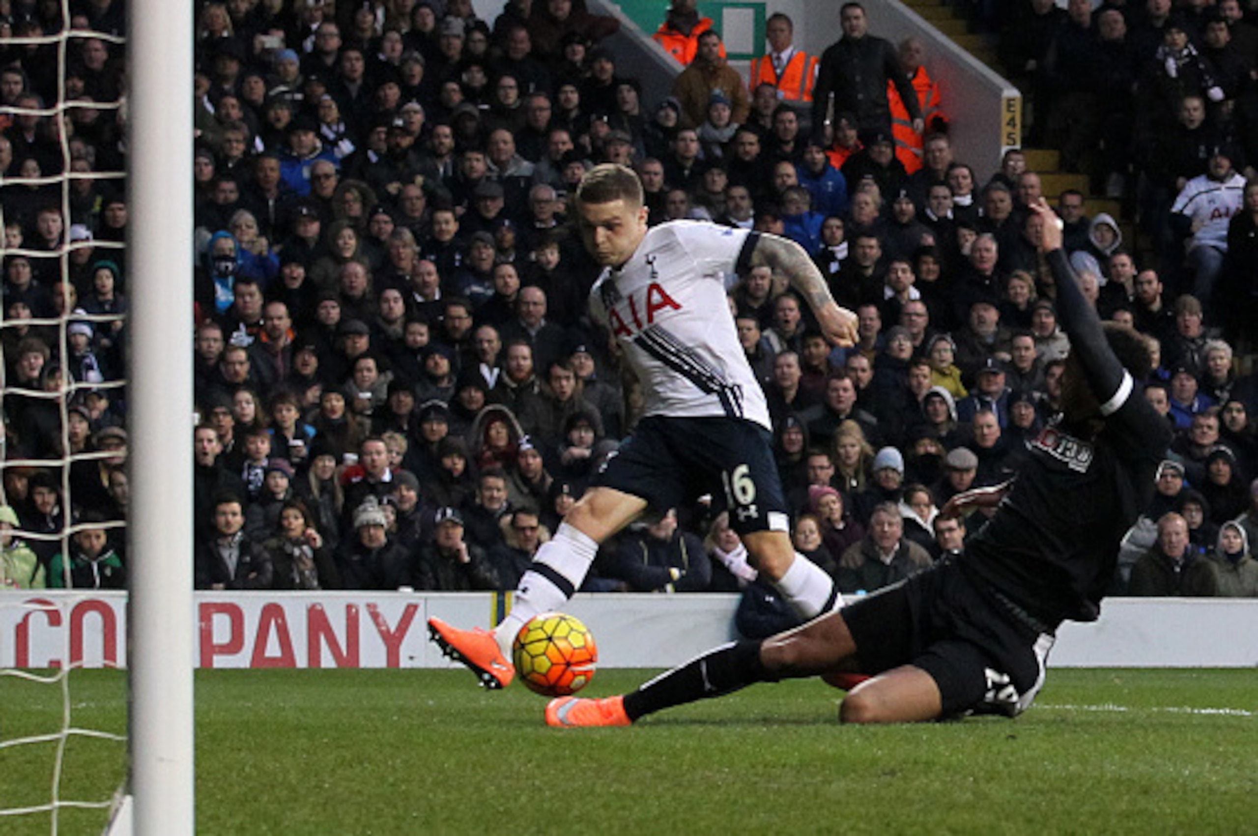 LONDON, ENGLAND - FEBRUARY 6: Kieran Trippier of Tottenham Hotspur scores during the Barclays Premier League match between Tottenham Hotspur and Watford at White Hart Lane on February 6, 2016 in London, England. (Photo by Harry Hubbard/Getty Images)