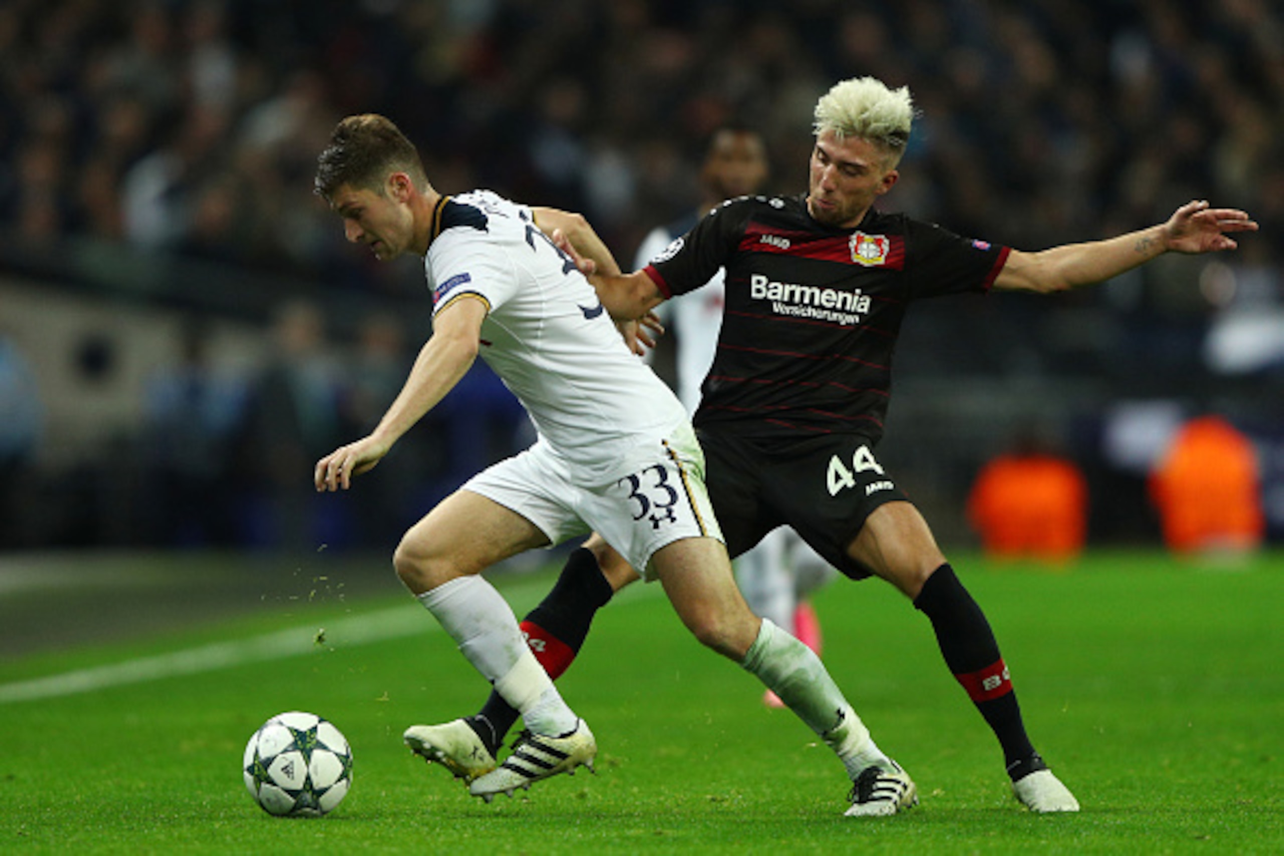 LONDON, ENGLAND - NOVEMBER 02:  Kevin Kampl of Bayer Leverkusen closes down Ben Davies of Tottenham Hotspur during the UEFA Champions League Group E match between Tottenham Hotspur FC and Bayer 04 Leverkusen at Wembley Stadium on November 2, 2016 in Londo