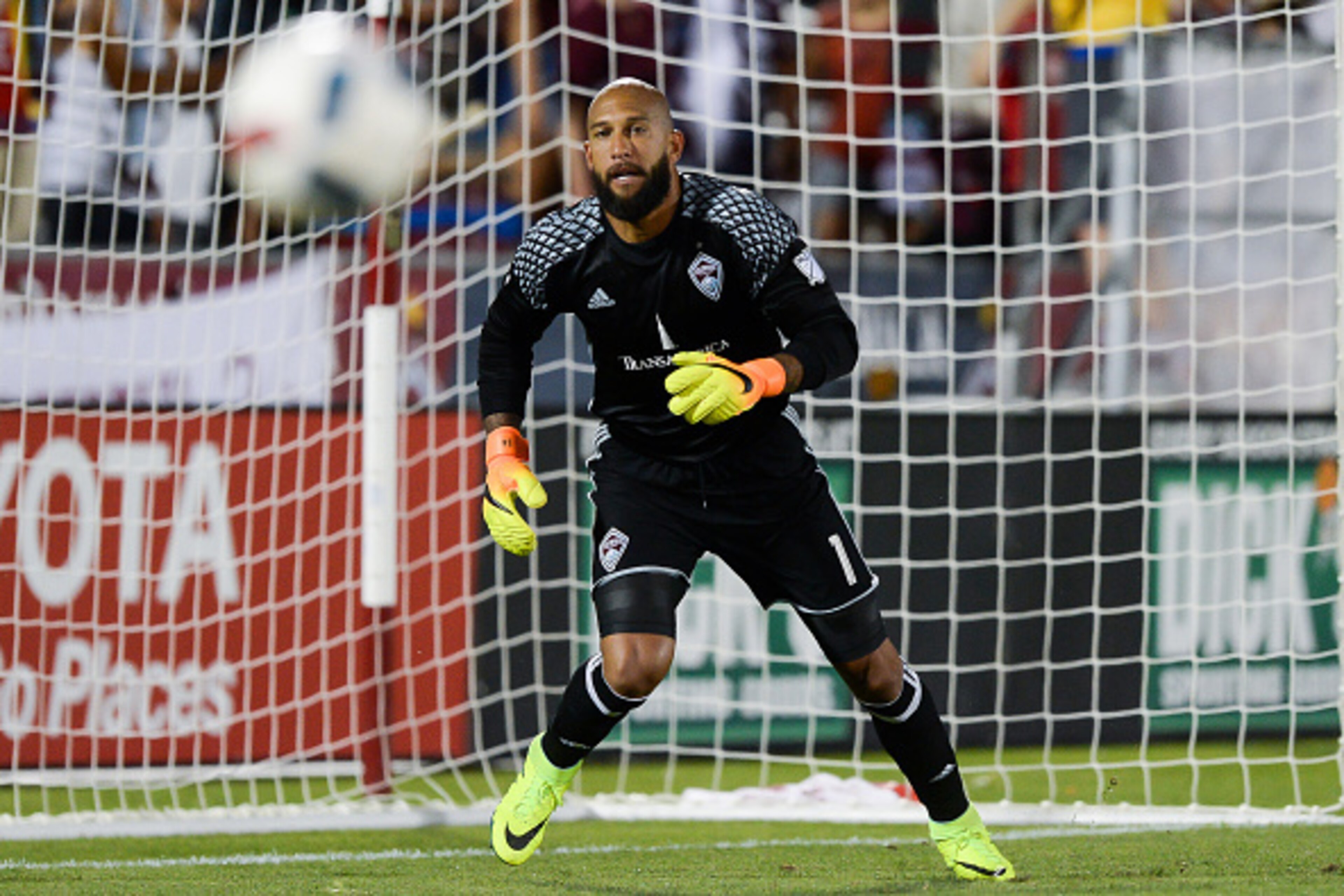 COMMERCE CITY, CO - JULY 23: Tim Howard #1 of the Colorado Rapids stands in the goal against the FC Dallas at Dick's Sporting Goods Park on July 23, 2016 in Commerce City, Colorado. (Photo by Dustin Bradford/Getty Images)