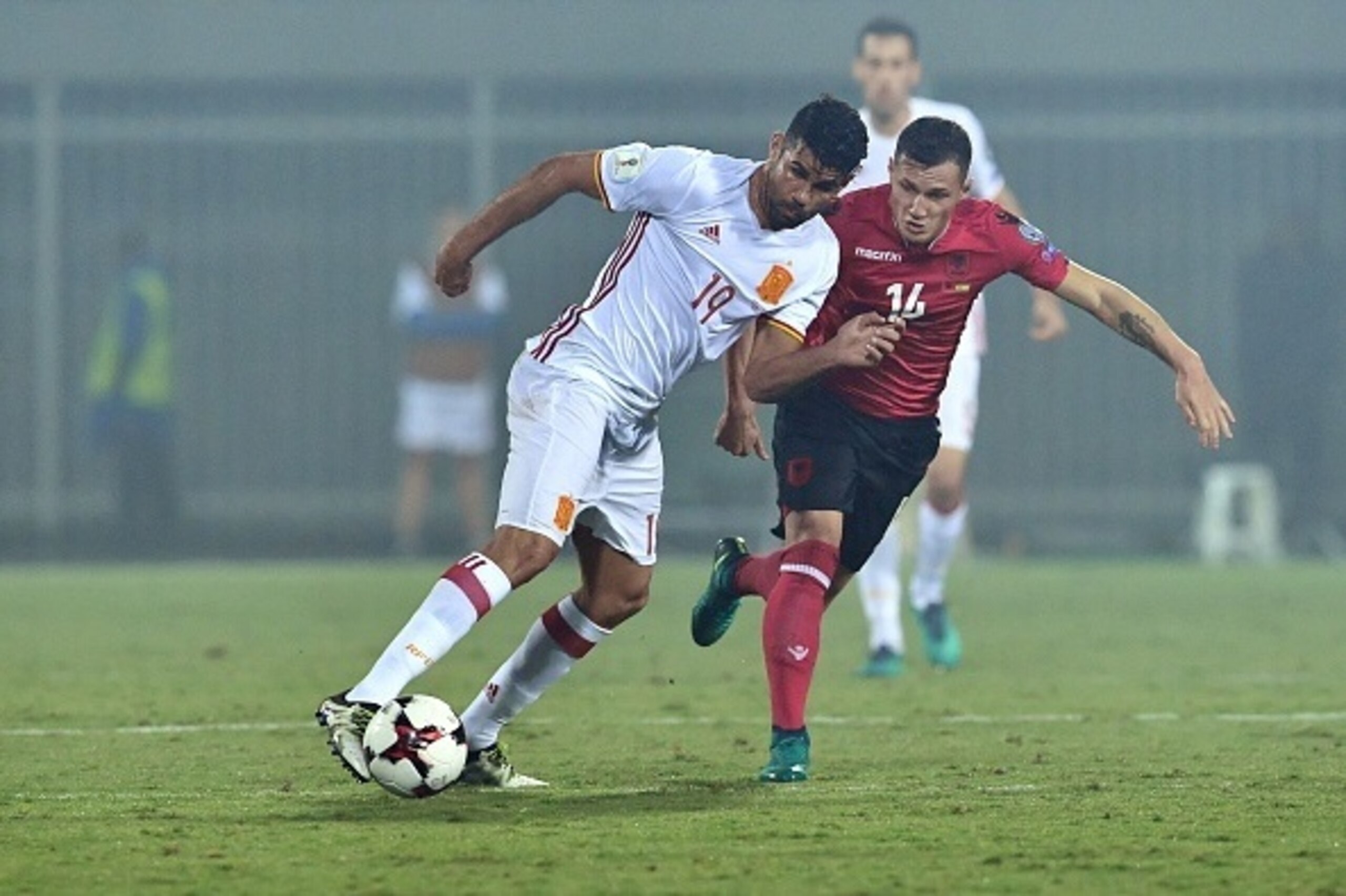 Spain's Diego Costa (L) vies with Albania's Taulant Xhaka during the FIFA World Cup 2018 qualification football match Albania vs Spain at the Loro-Borici stadium in Shkoder, on October 9, 2016. / AFP / Andrej ISAKOVIC        (Photo credit should read ANDR