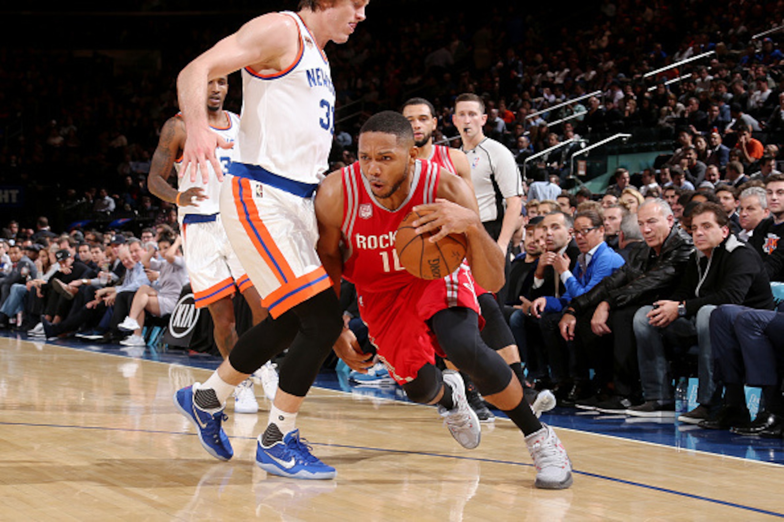 NEW YORK, NY - NOVEMBER 2: Eric Gordon #10 of the Houston Rockets drives to the basket against the New York Knicks on November 2, 2016 at Madison Square Garden in New York City, New York. NOTE TO USER: User expressly acknowledges and agrees that, by dow NEW YORK, NY - NOVEMBER 2: Eric Gordon #10 of the Houston Rockets drives to the basket against the New York Knicks on November 2, 2016 at Madison Square Garden in New York City, New York. NOTE TO USER: User expressly acknowledges and agrees that, by dow