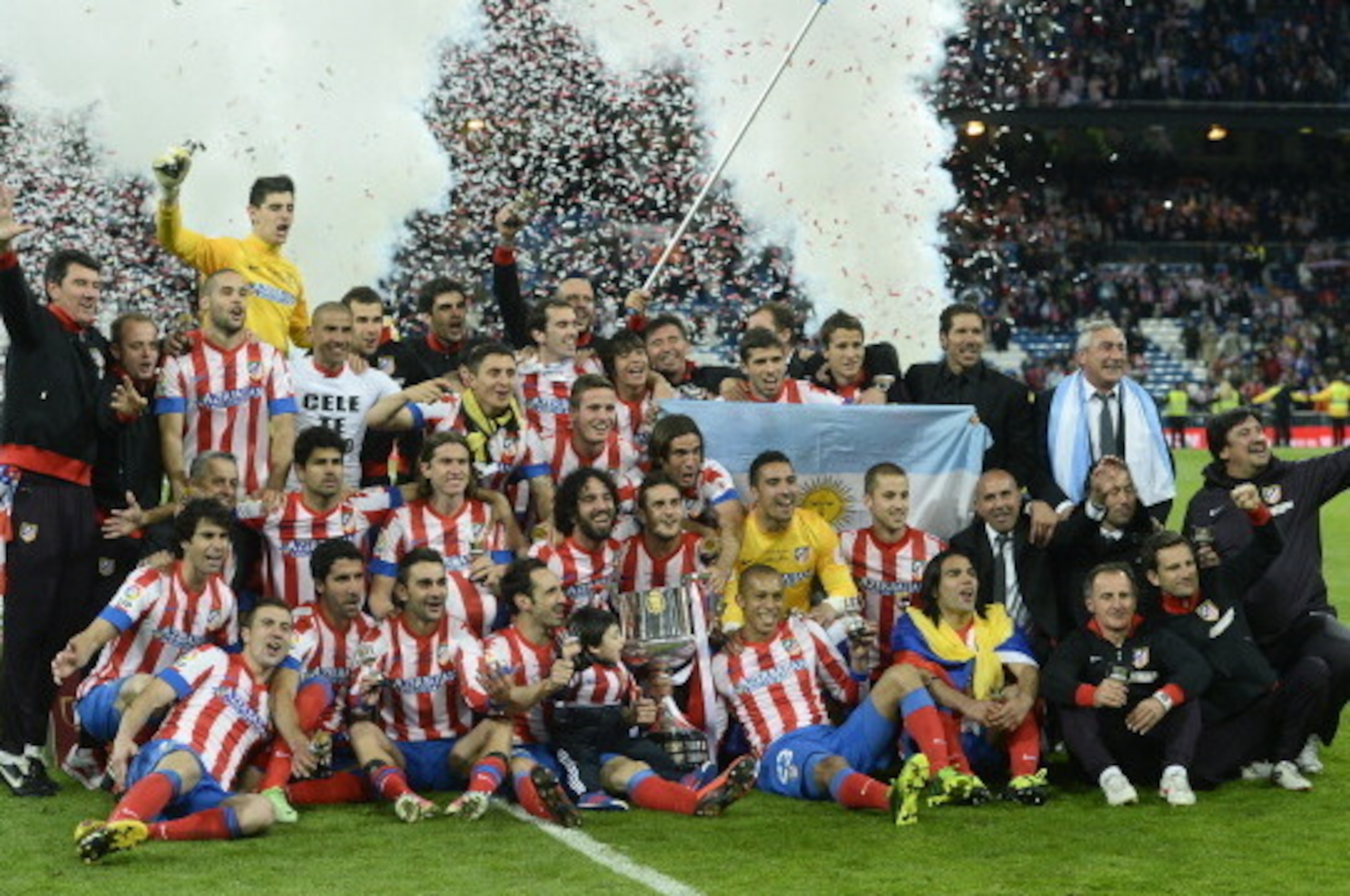 Atletico Madrid's players celebrate after winning the Spanish King's Cup (Copa del Rey) final football match Real Madrid vs Atletico de Madrid at Santiago Bernabeu stadium in Madrid on May 18, 2013. Atletico Madrid won the match 2-1.  AFP PHOTO / PIERRE-P