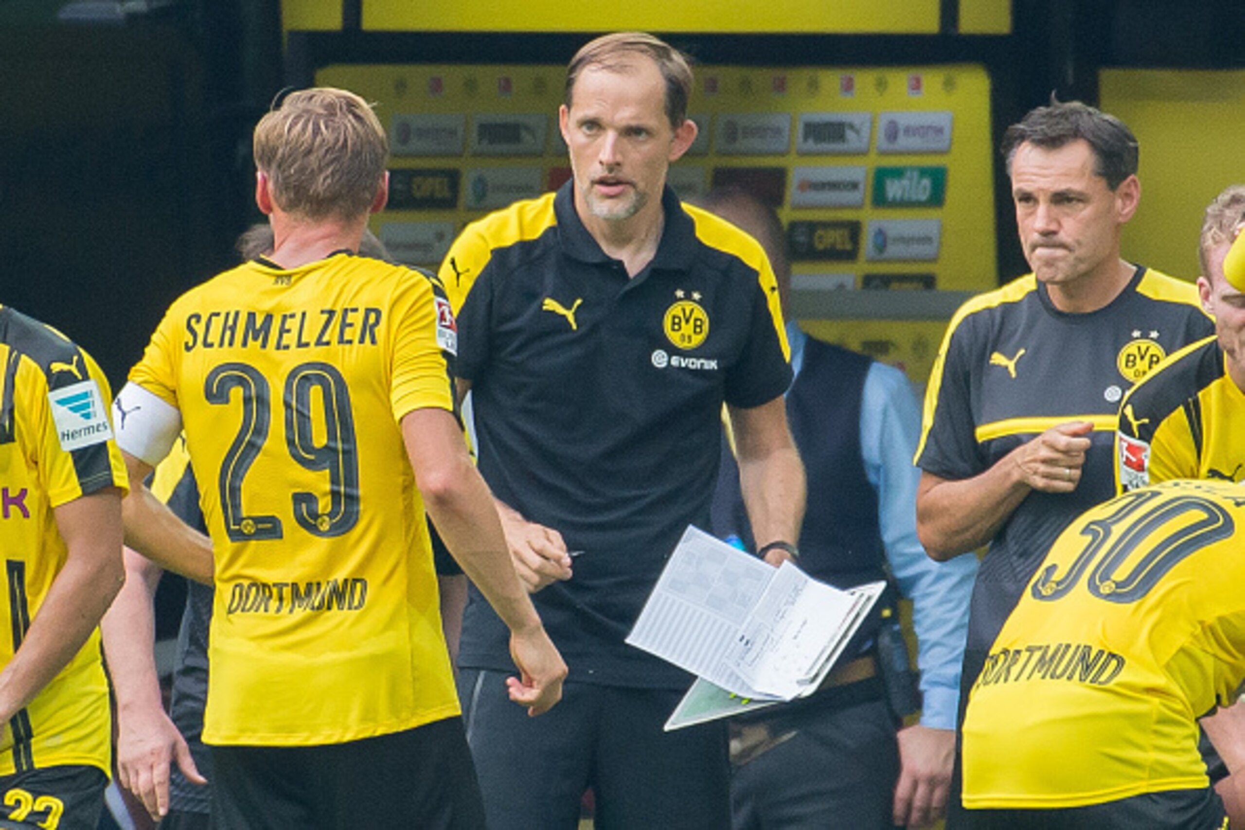 Dortmund, Germany 27.07.2016, 1.Bundesliga 1. Spieltag, BV Borussia Dortmund - 1. FSV Mainz 05, 2:1, Marcel Schmelzer (BVB) und Trainer Thomas Tuchel (BVB) (Photo by TF-Images/Getty Images) Dortmund, Germany 27.07.2016, 1.Bundesliga 1. Spieltag, BV Borussia Dortmund - 1. FSV Mainz 05, 2:1, Marcel Schmelzer (BVB) und Trainer Thomas Tuchel (BVB) (Photo by TF-Images/Getty Images)