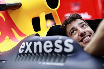 SAO PAULO, BRAZIL - NOVEMBER 11:  Daniel Ricciardo of Australia and Red Bull Racing sits in his car in the garage during practice for the Formula One Grand Prix of Brazil at Autodromo Jose Carlos Pace on November 11, 2016 in Sao Paulo, Brazil.  (Photo by 