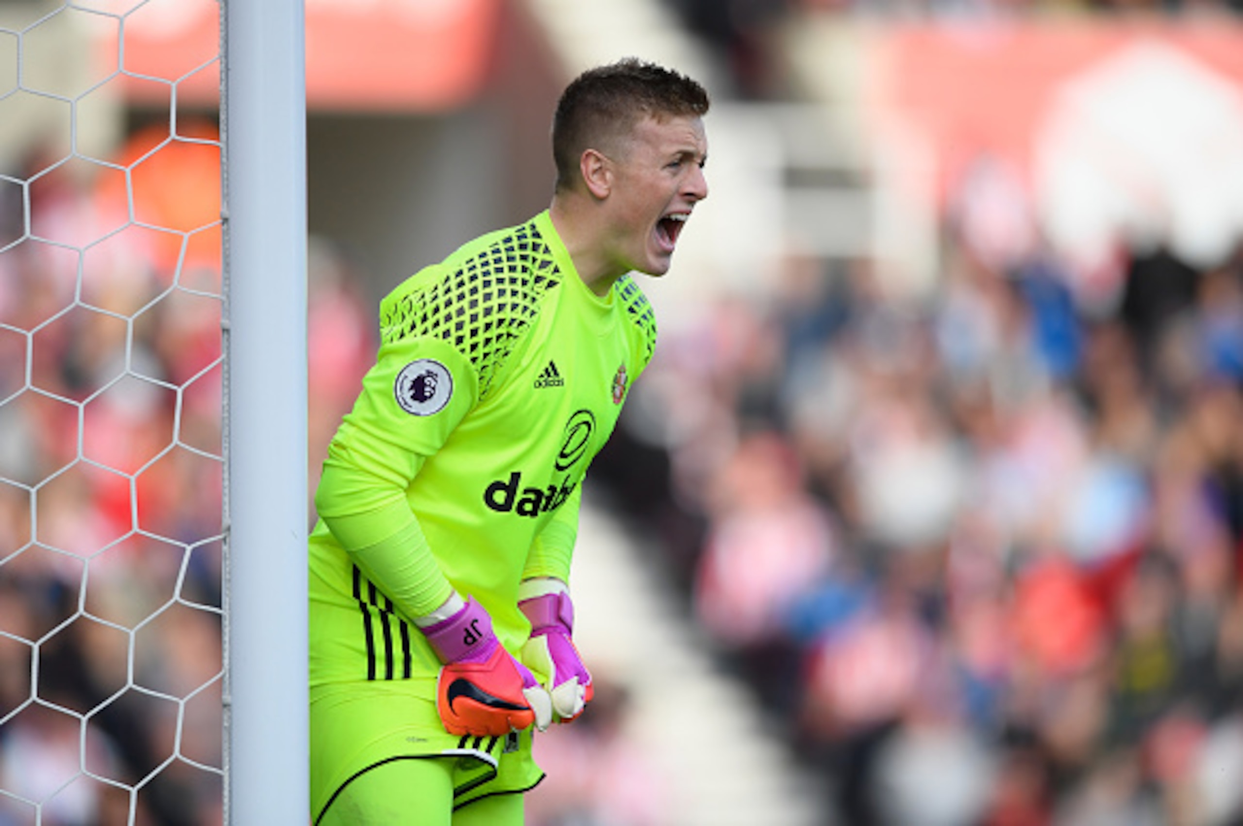 STOKE ON TRENT, ENGLAND - OCTOBER 15:  Sunderland goalkeeper Jordan Pickford in action during the Premier League match between Stoke City and Sunderland at Bet365 Stadium on October 15, 2016 in Stoke on Trent, England.  (Photo by Stu Forster/Getty Images)